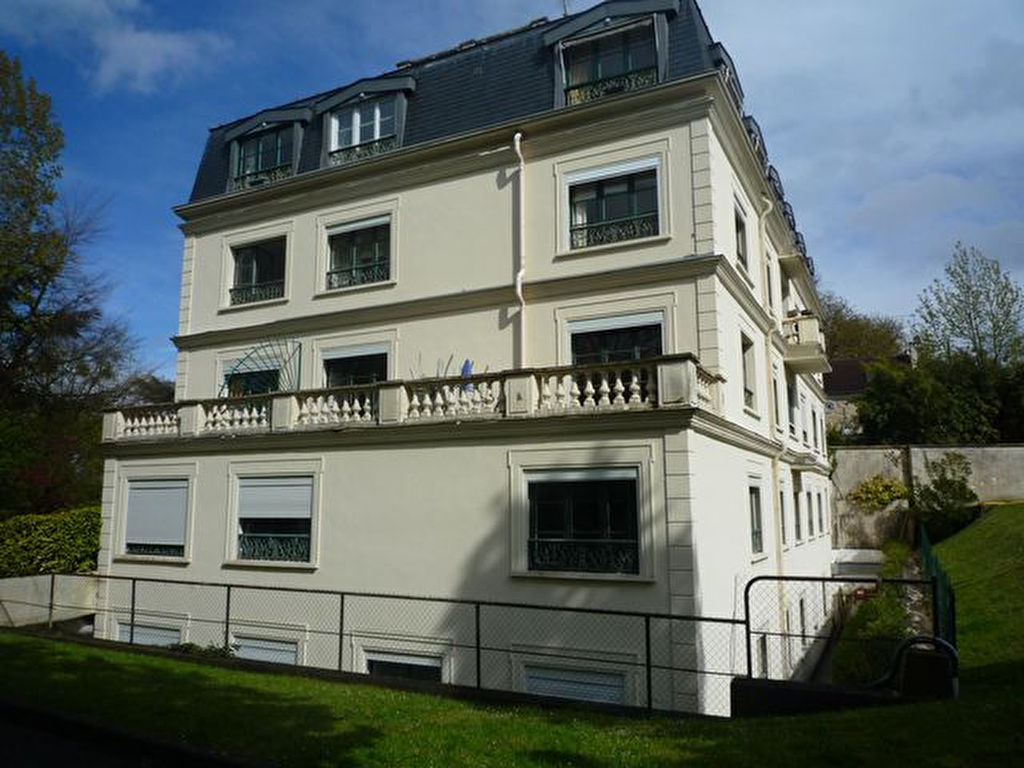 2 pièces - cave + parking - refait à neuf