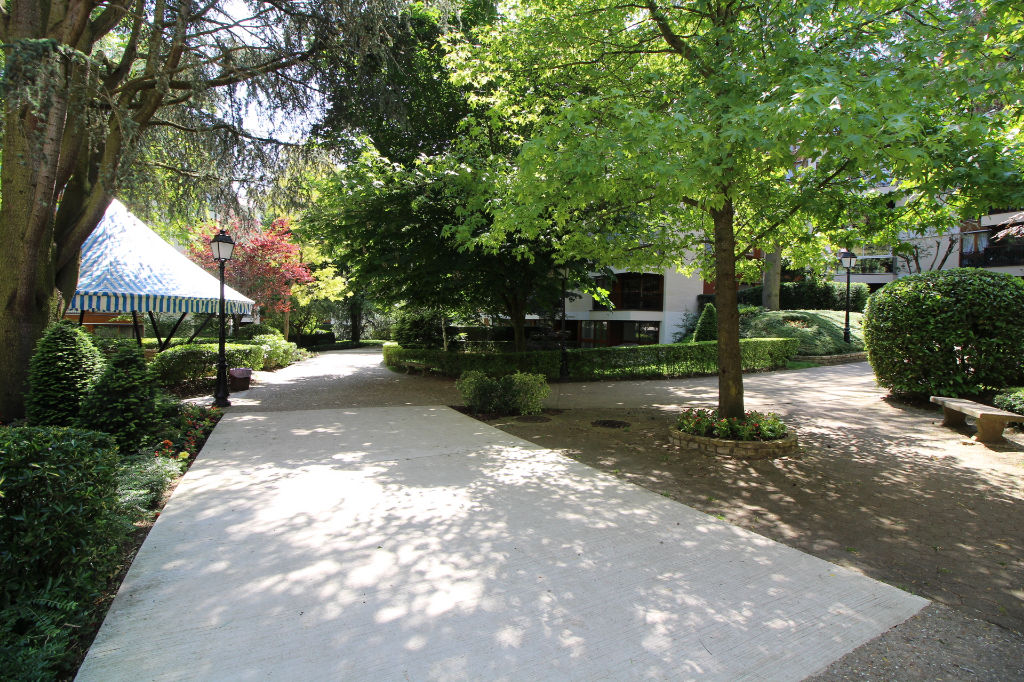 Appartement 3 pièces vendu avec cave et parking privatif ext.