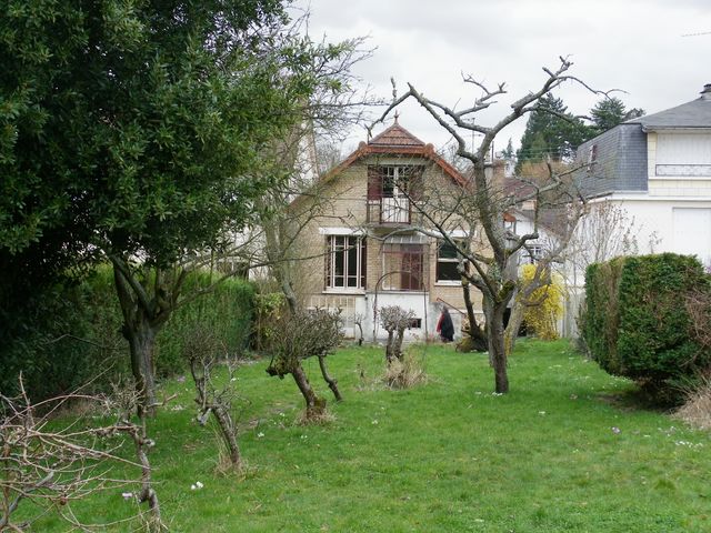 Maison individuelle - 5 pièces - refait à neuf  -  jardin - sous-sol total