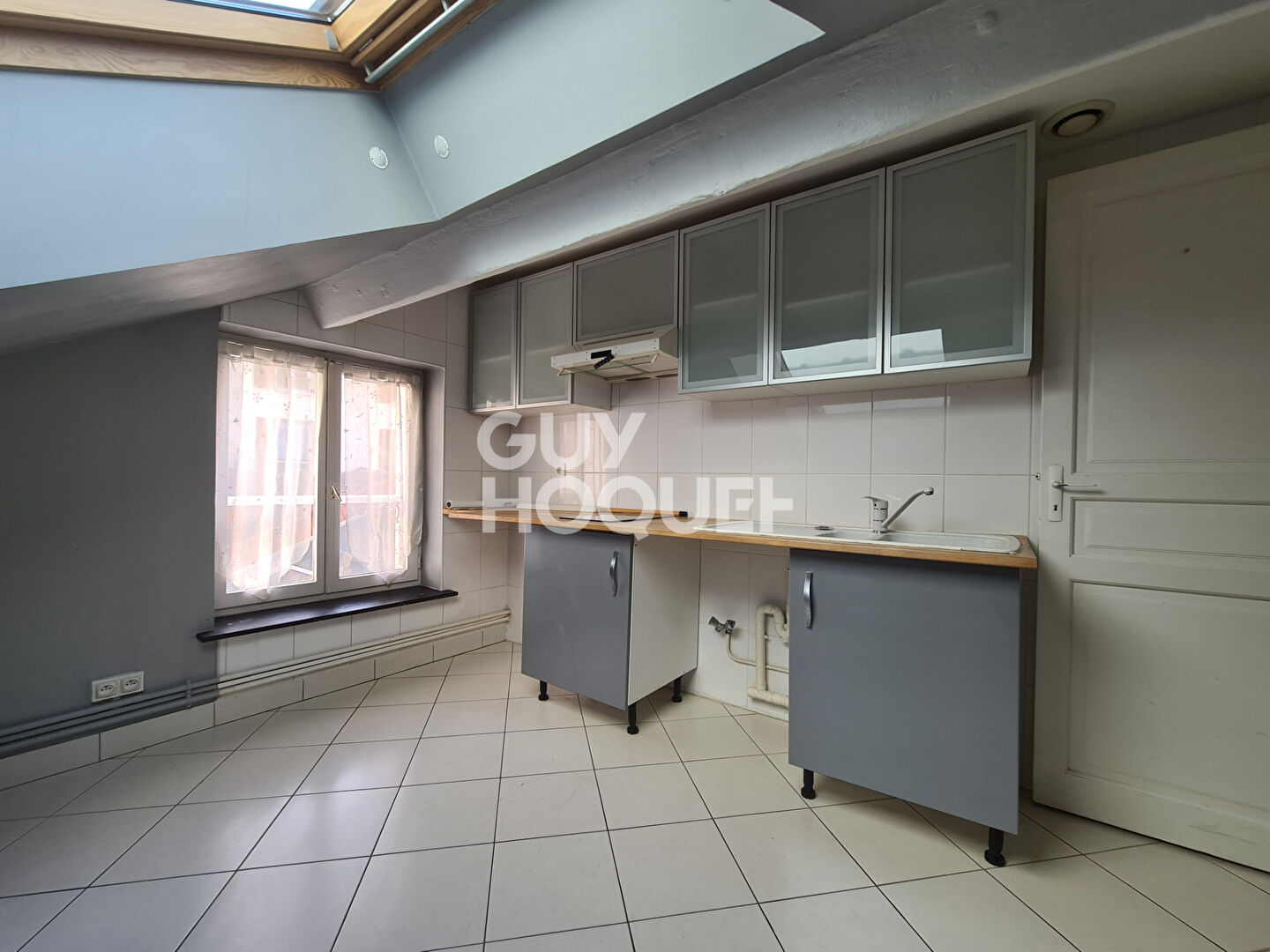 2P Dernier étage - atypique - cave