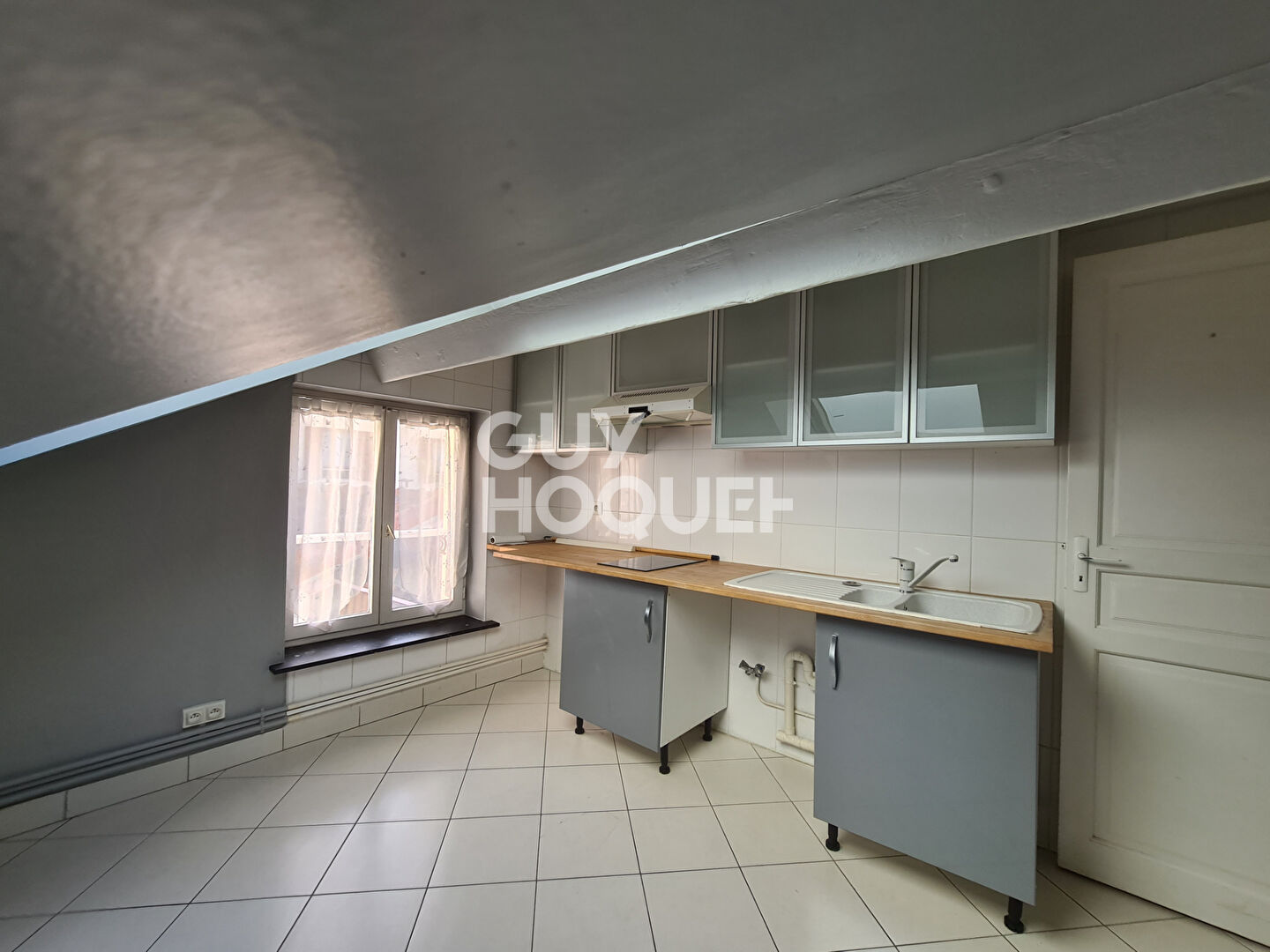 2P Dernier étage - atypique - cave