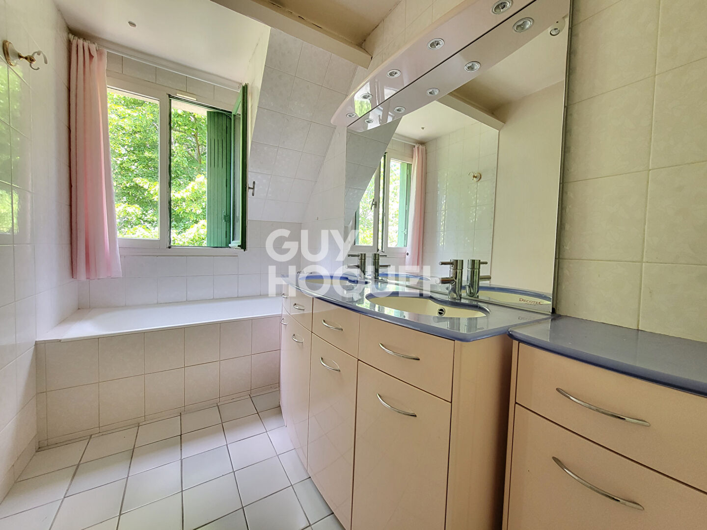 Maison La Celle Saint Cloud 8 pièce(s) - 236 M²