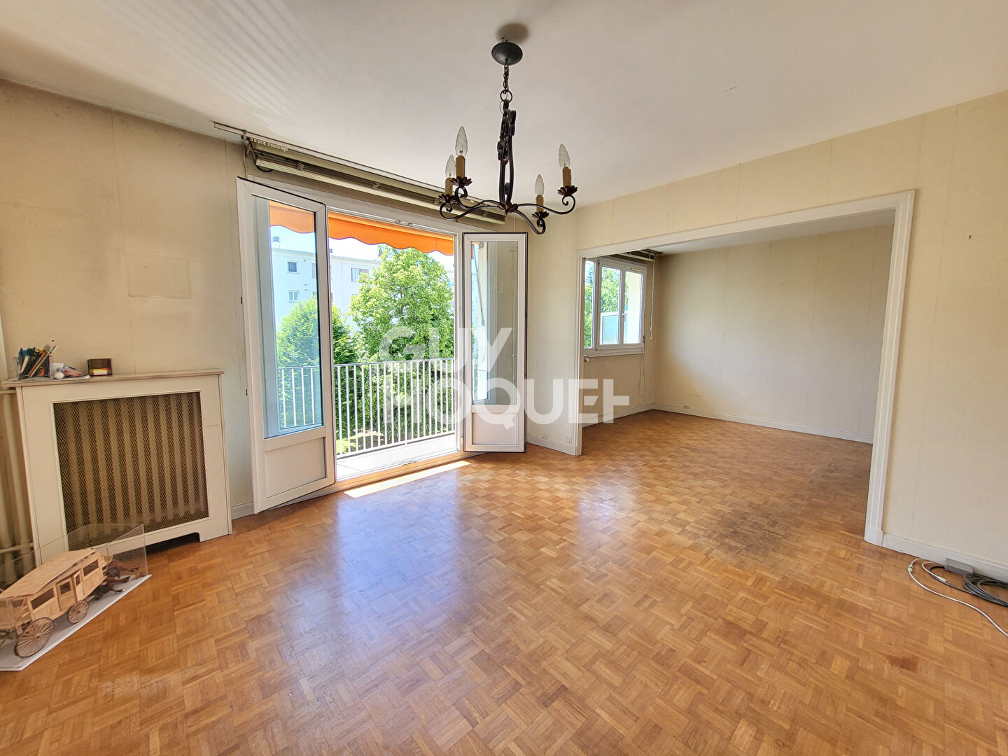 5 pièces - 3 chambres - balcon - cave - parking privatif