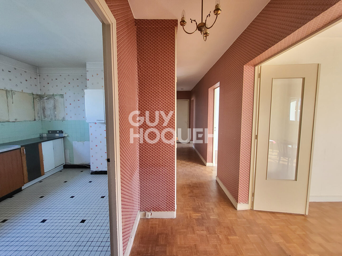 5 pièces - 3 chambres - balcon - cave - parking privatif