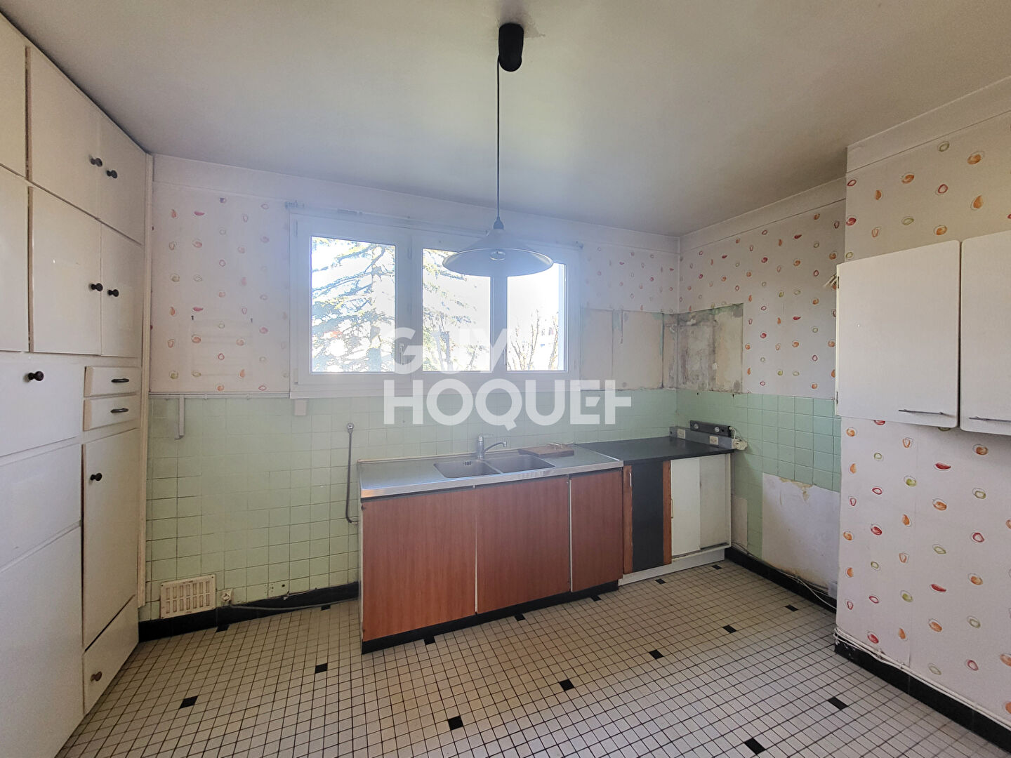 5 pièces - 3 chambres - balcon - cave - parking privatif