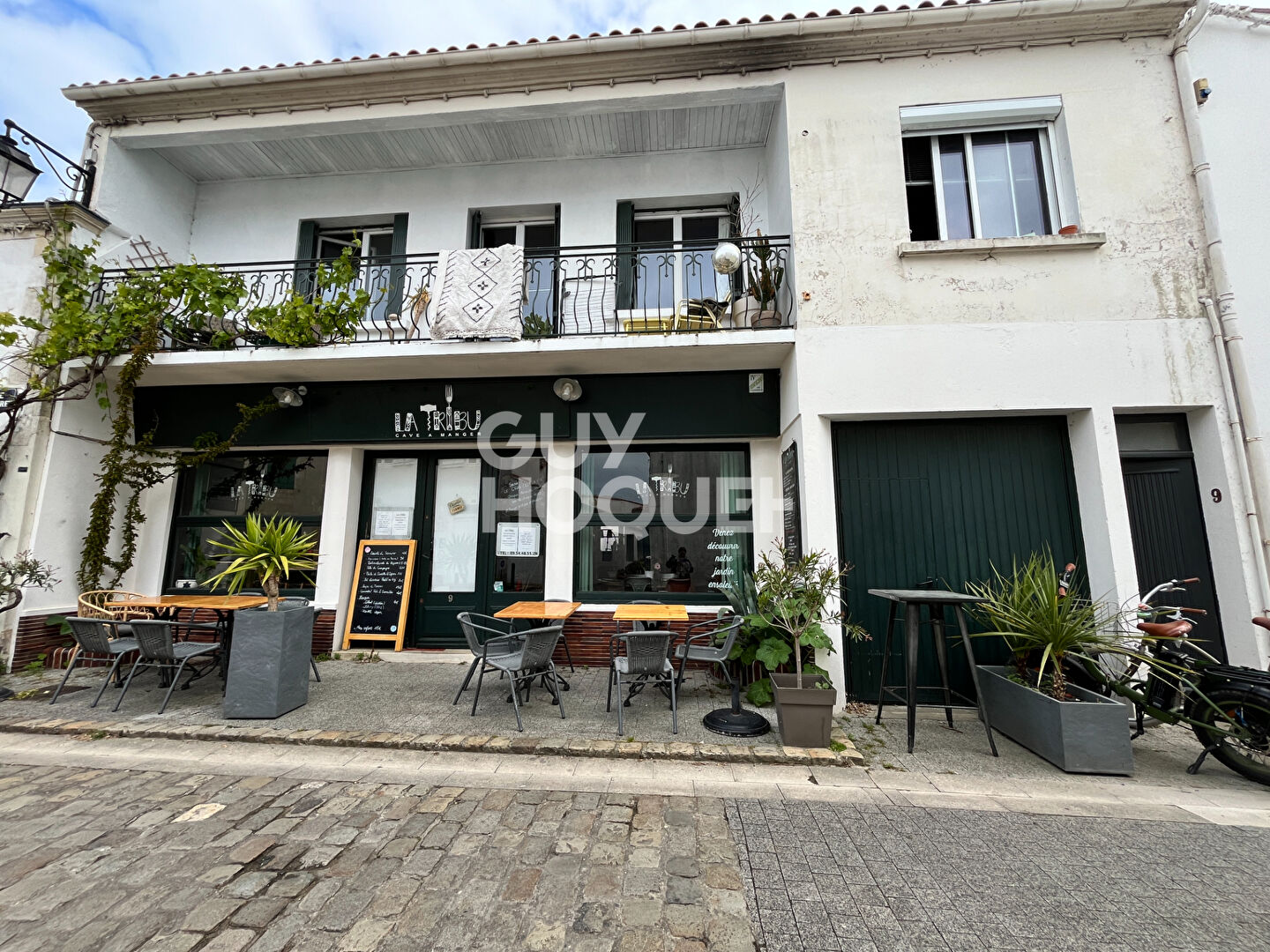 Local commercial  et appartement à vendre à La Flotte