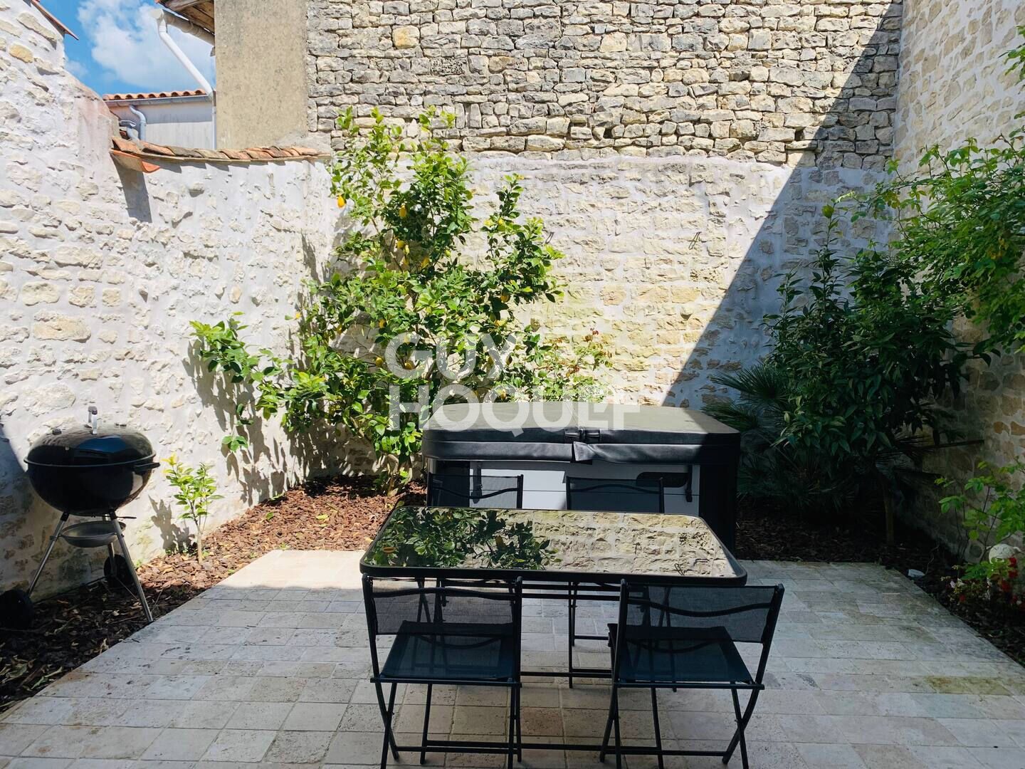 EN PLEIN COEUR DU VILLAGE DE RIVEDOUX