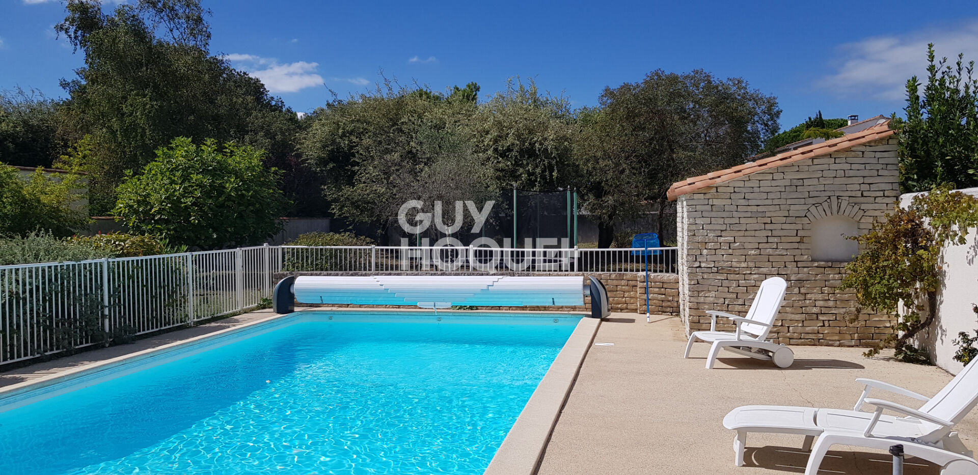 Maison exceptionnelle à vendre à La Flotte - 5 chambres, piscine et garage double !