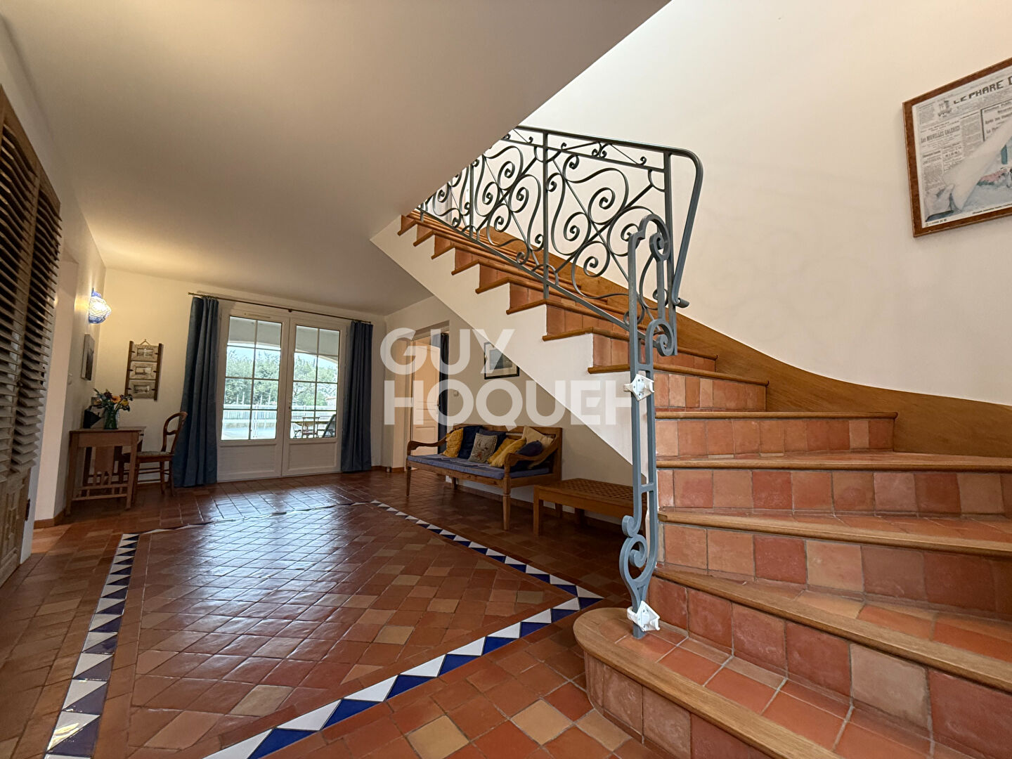 Maison exceptionnelle à vendre à La Flotte - 5 chambres, piscine et garage double !