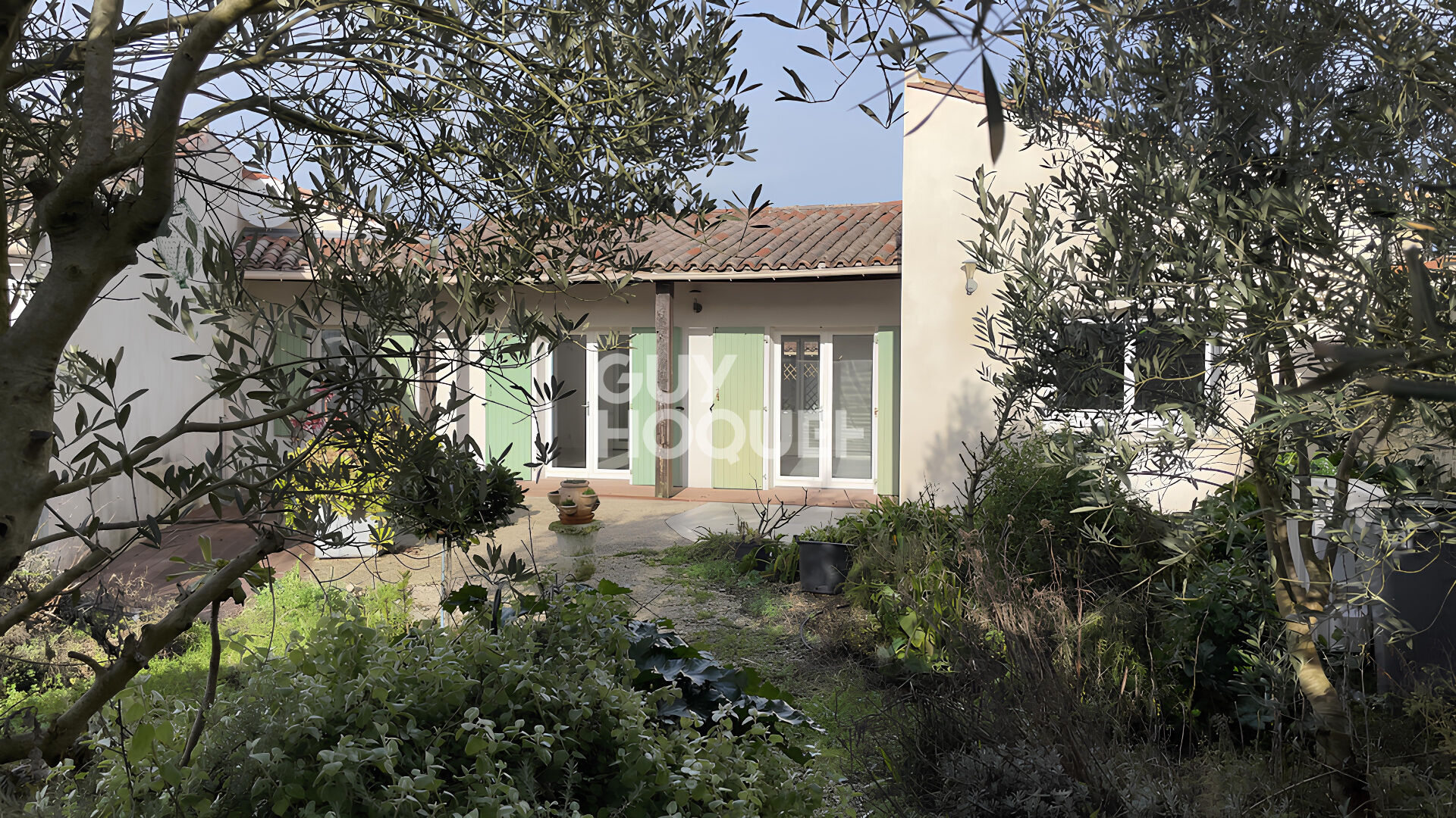 Maison à vendre à La Flotte dans un quartier calme et proche centre.