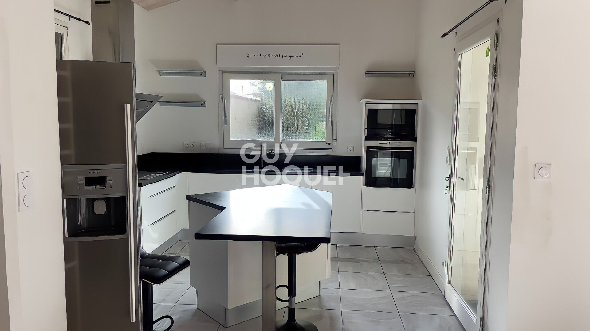 Maison à vendre à La Flotte dans un quartier calme et proche centre.