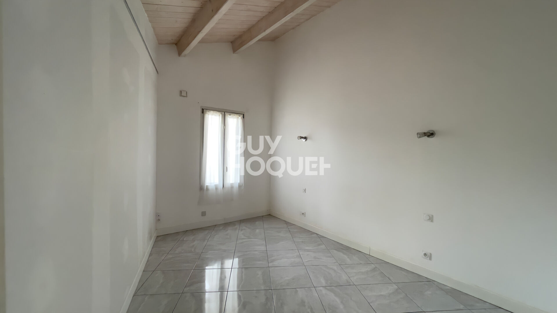 Maison à vendre à La Flotte dans un quartier calme et proche centre.