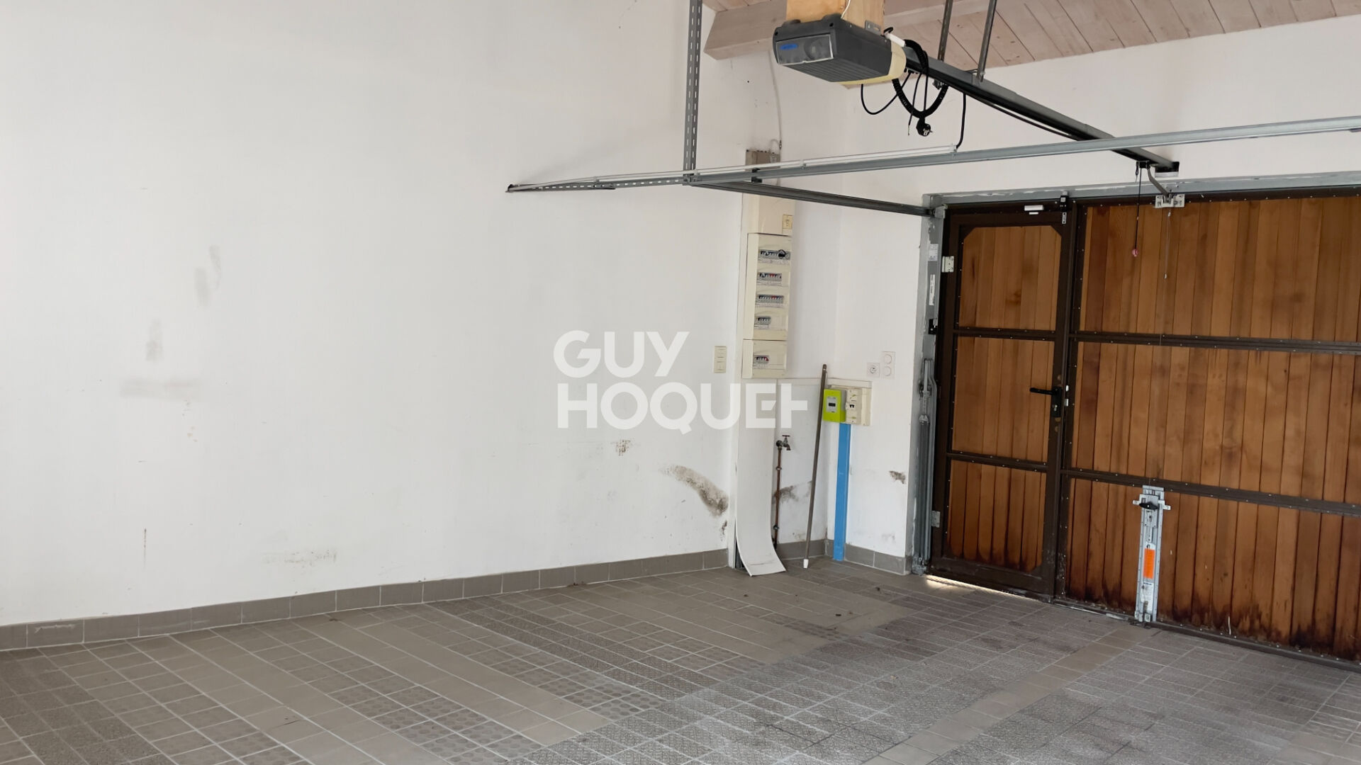 Maison à vendre à La Flotte dans un quartier calme et proche centre.