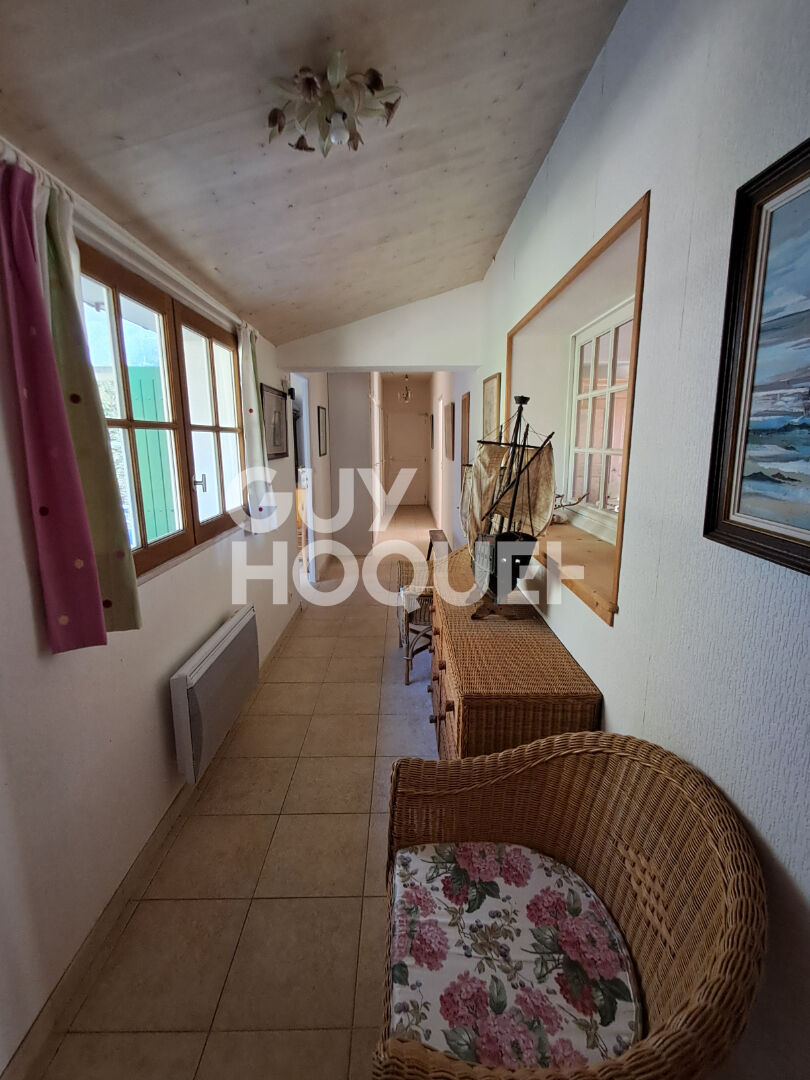 Maison à vendre à La Flotte - 5 pièces, piscine, grand terrain