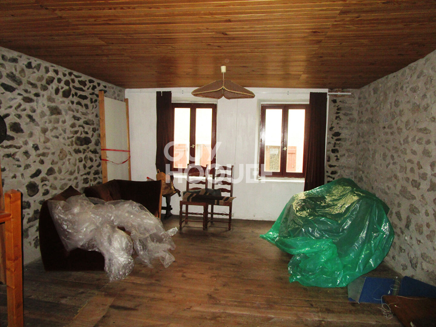 Maison avec terrasse et dépendance