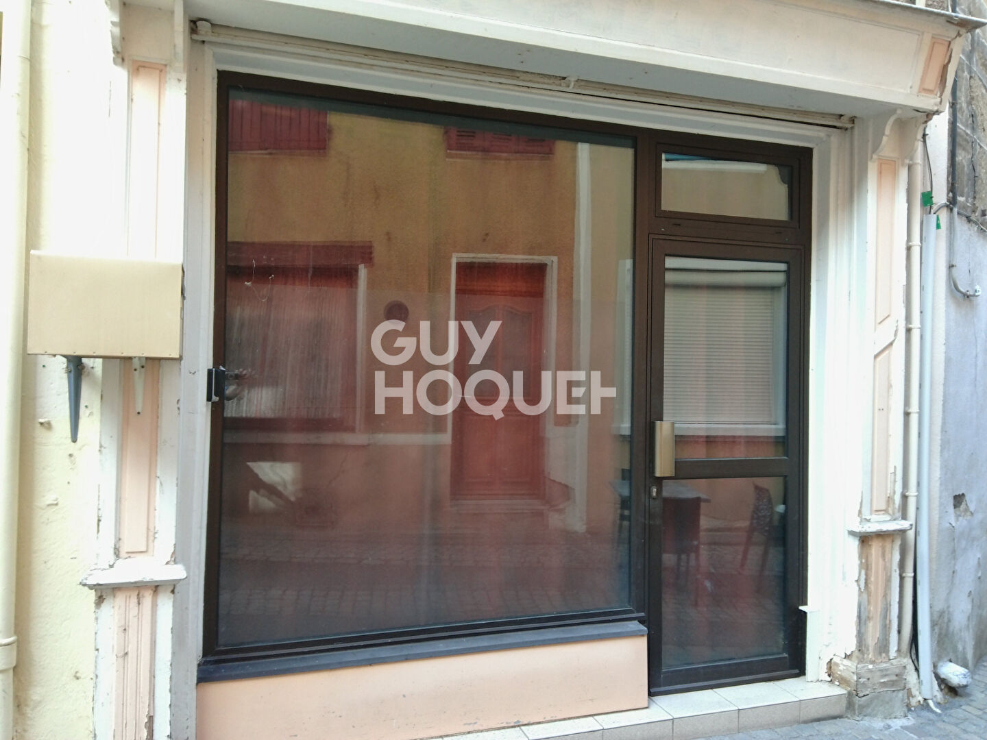 Maison de ville avec cour et dépendances