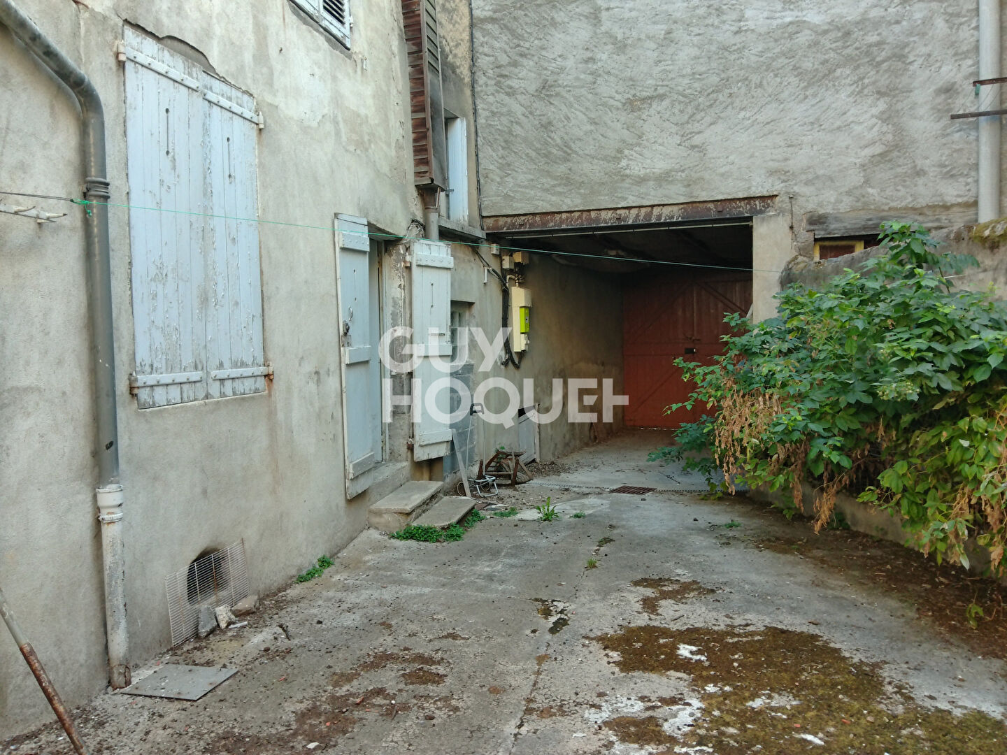 Maison de ville avec cour et dépendances