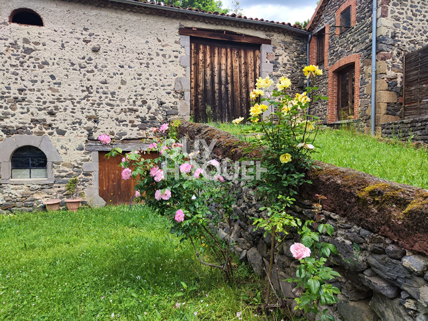 Corps de ferme Saint Georges D'aurac