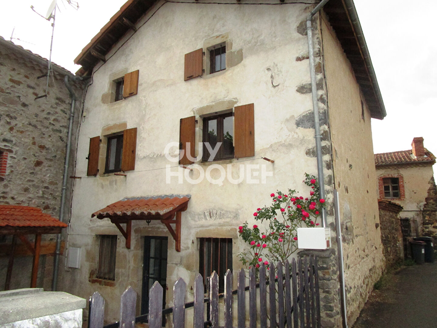 Maison de village avec cour fermée