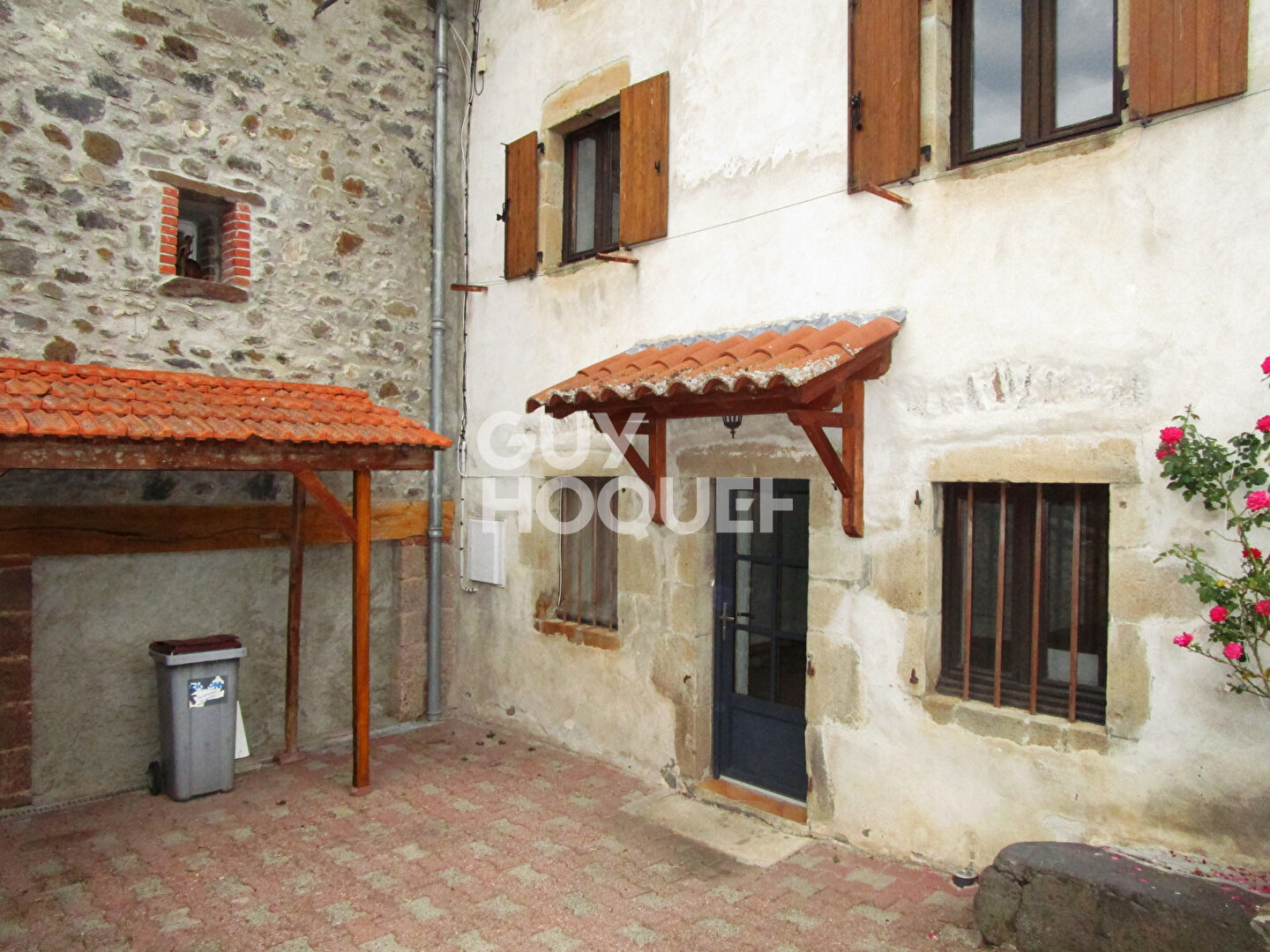 Maison de village avec cour fermée