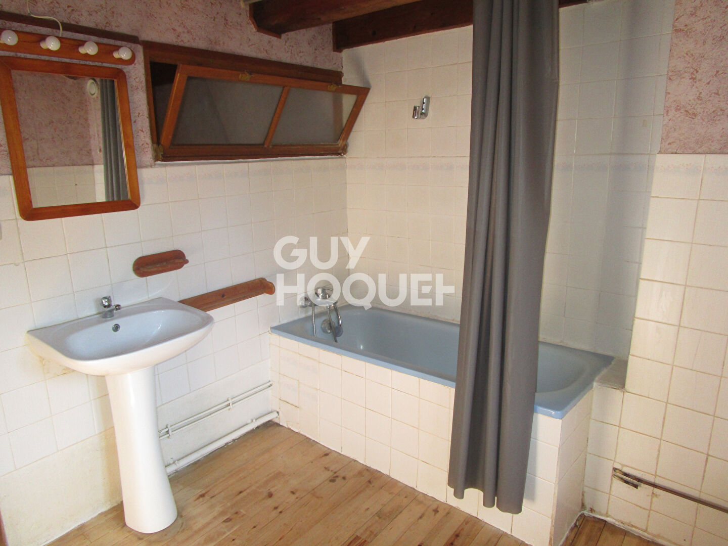 Maison de village avec cour fermée