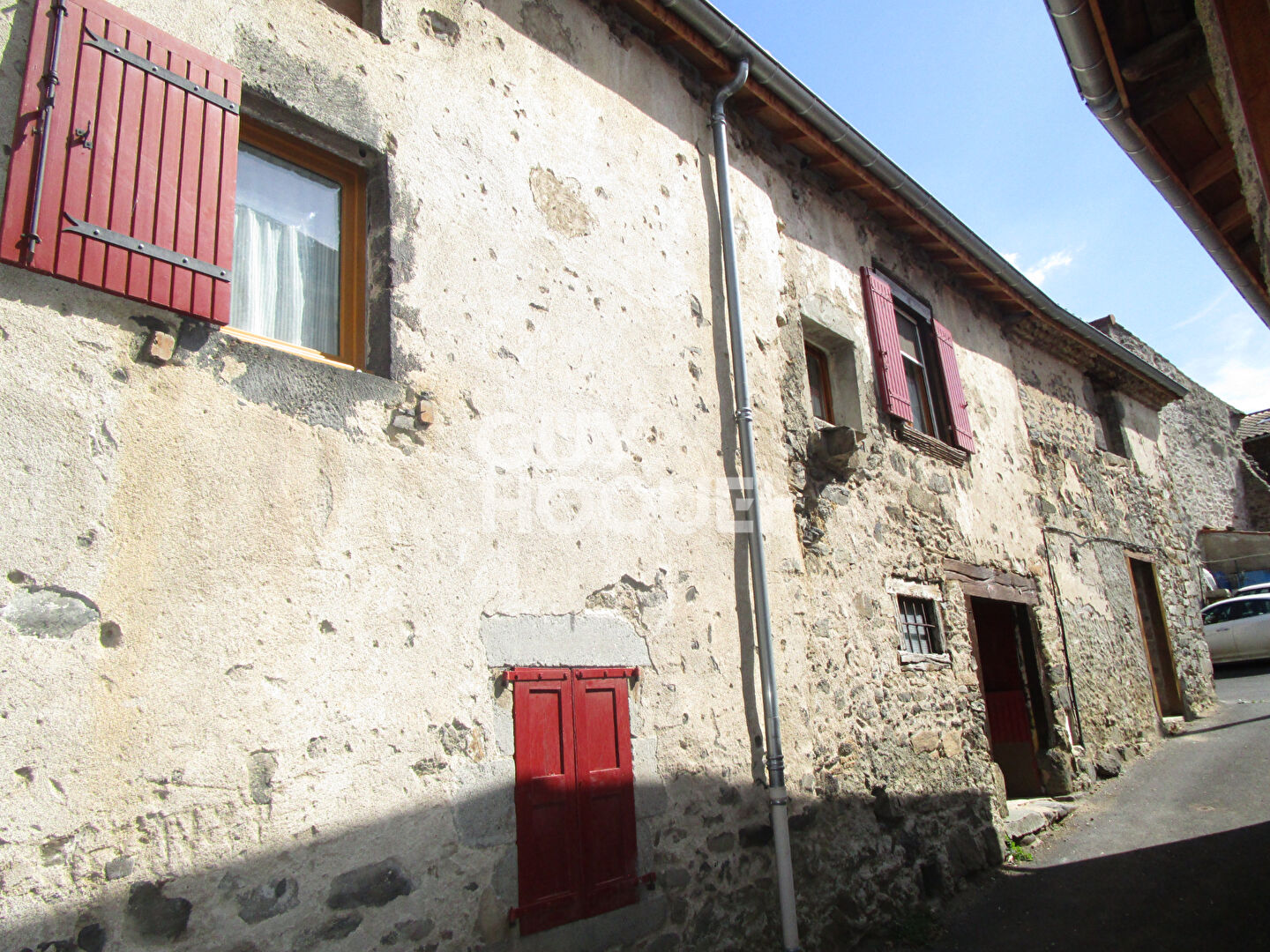 Maison avec cour fermée