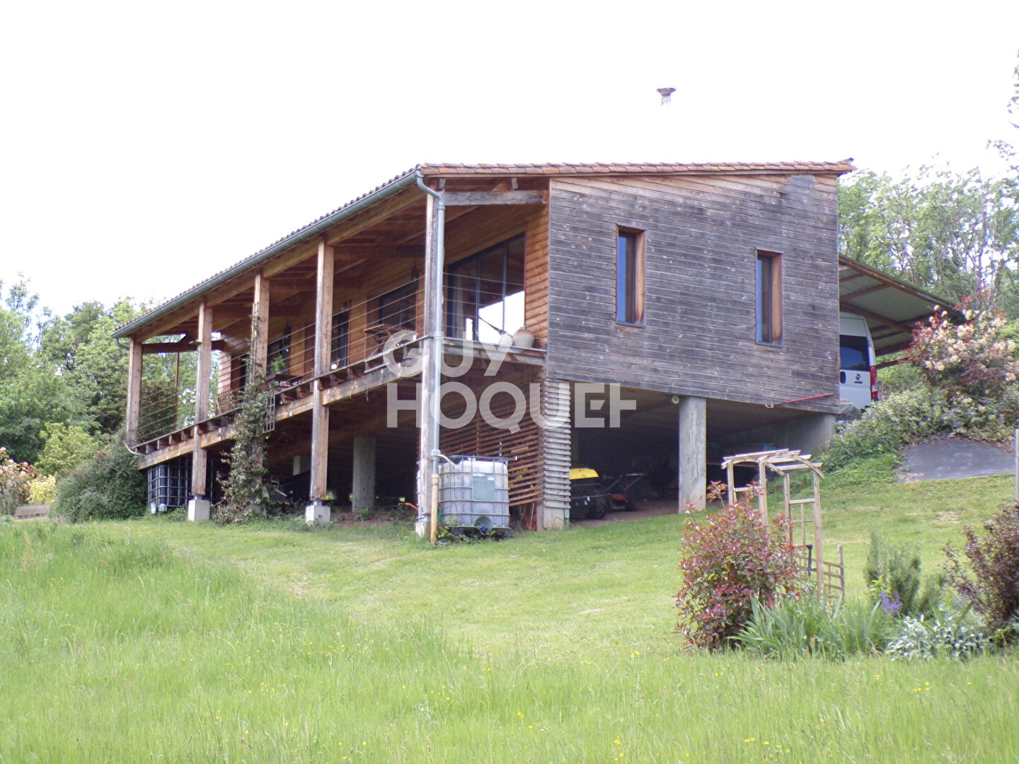 Maison atypique sur 5000 m² de terrain