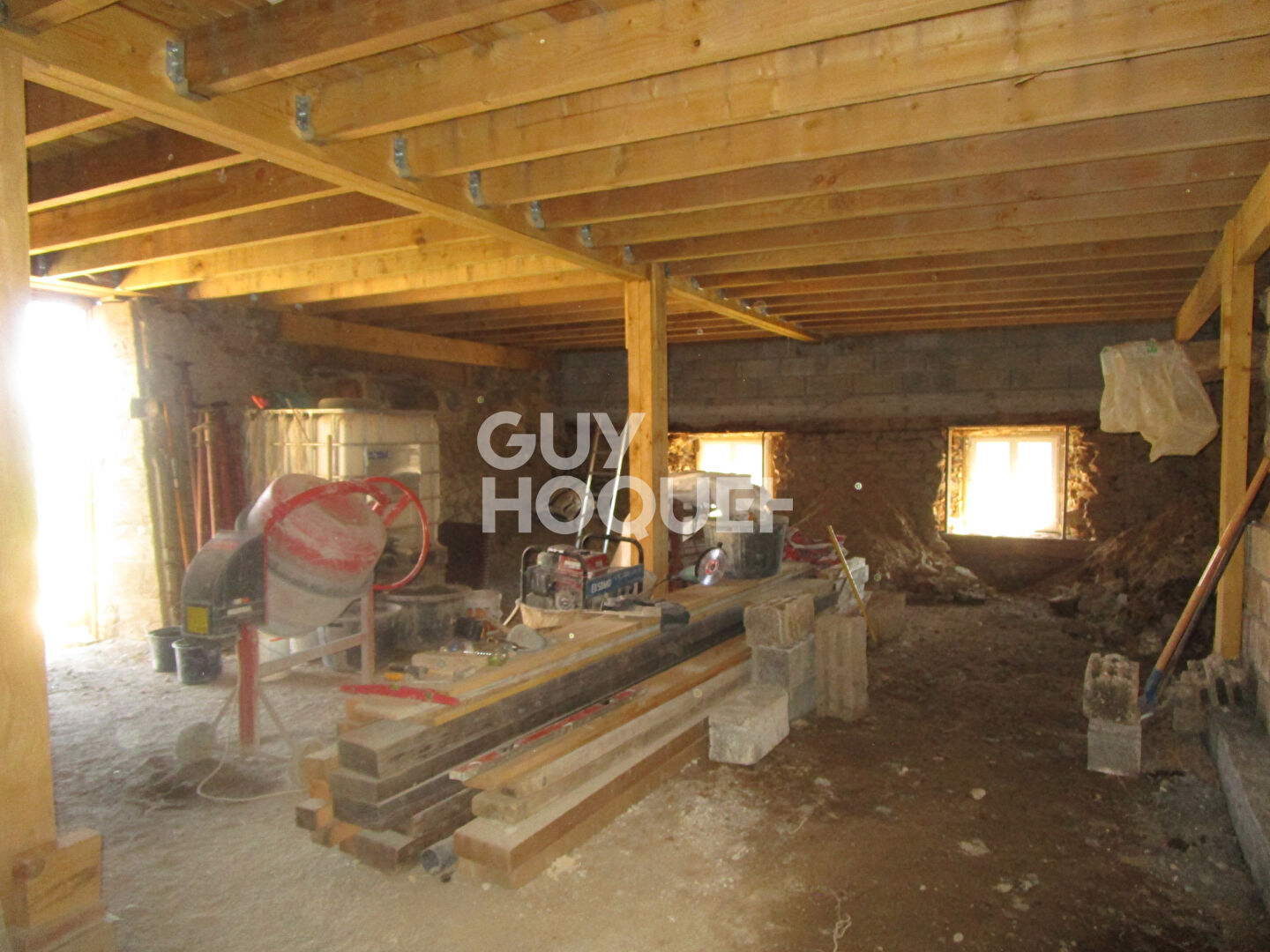 Grange en partie rénovée
