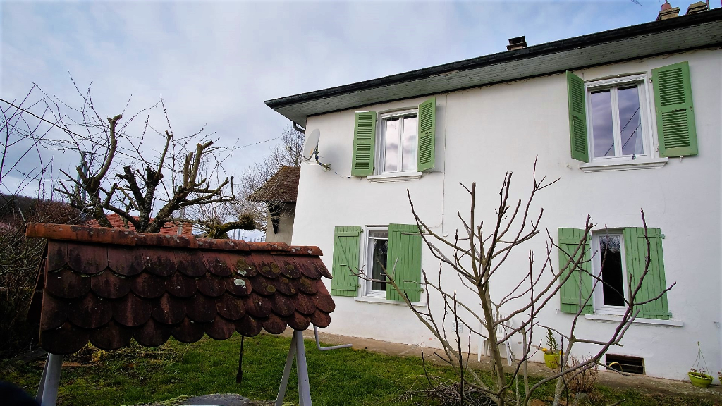 À vendre, maison 5 pièces d'environ 94 m² à SAINT ANDRE LE GAZ (38490).