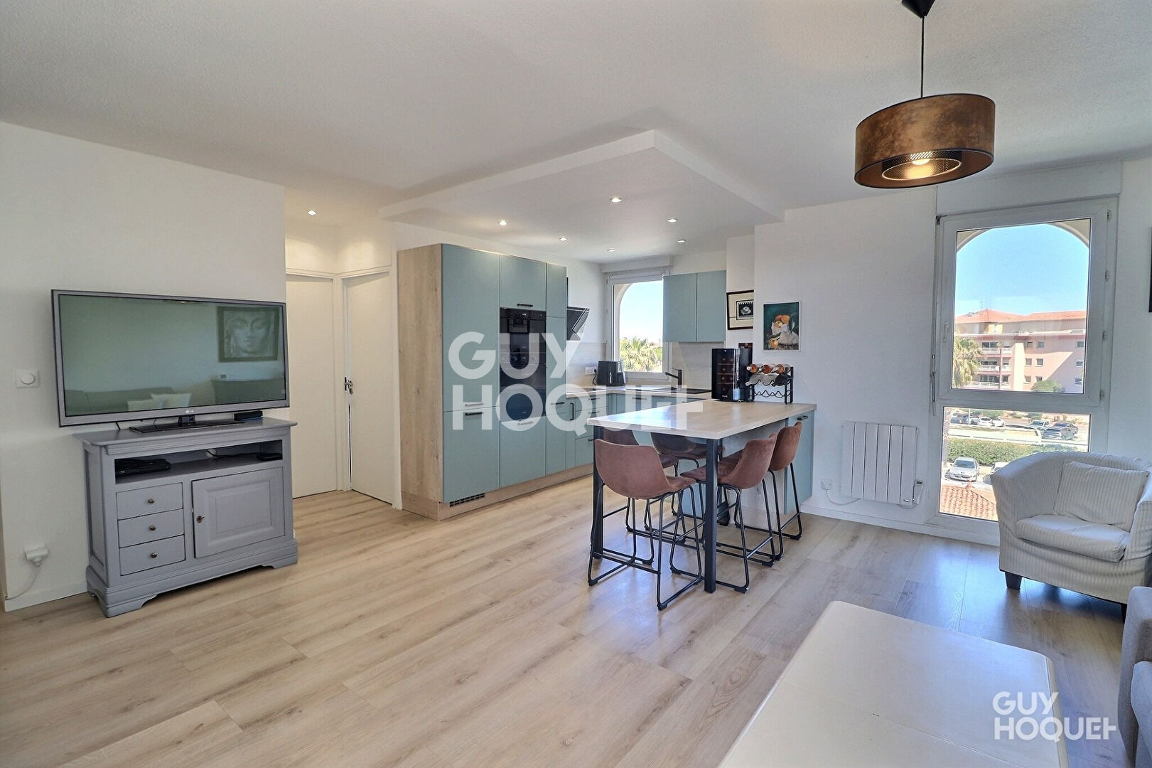 GRAND T2 RÉNOVÉ  TERRASSE VUE PORT