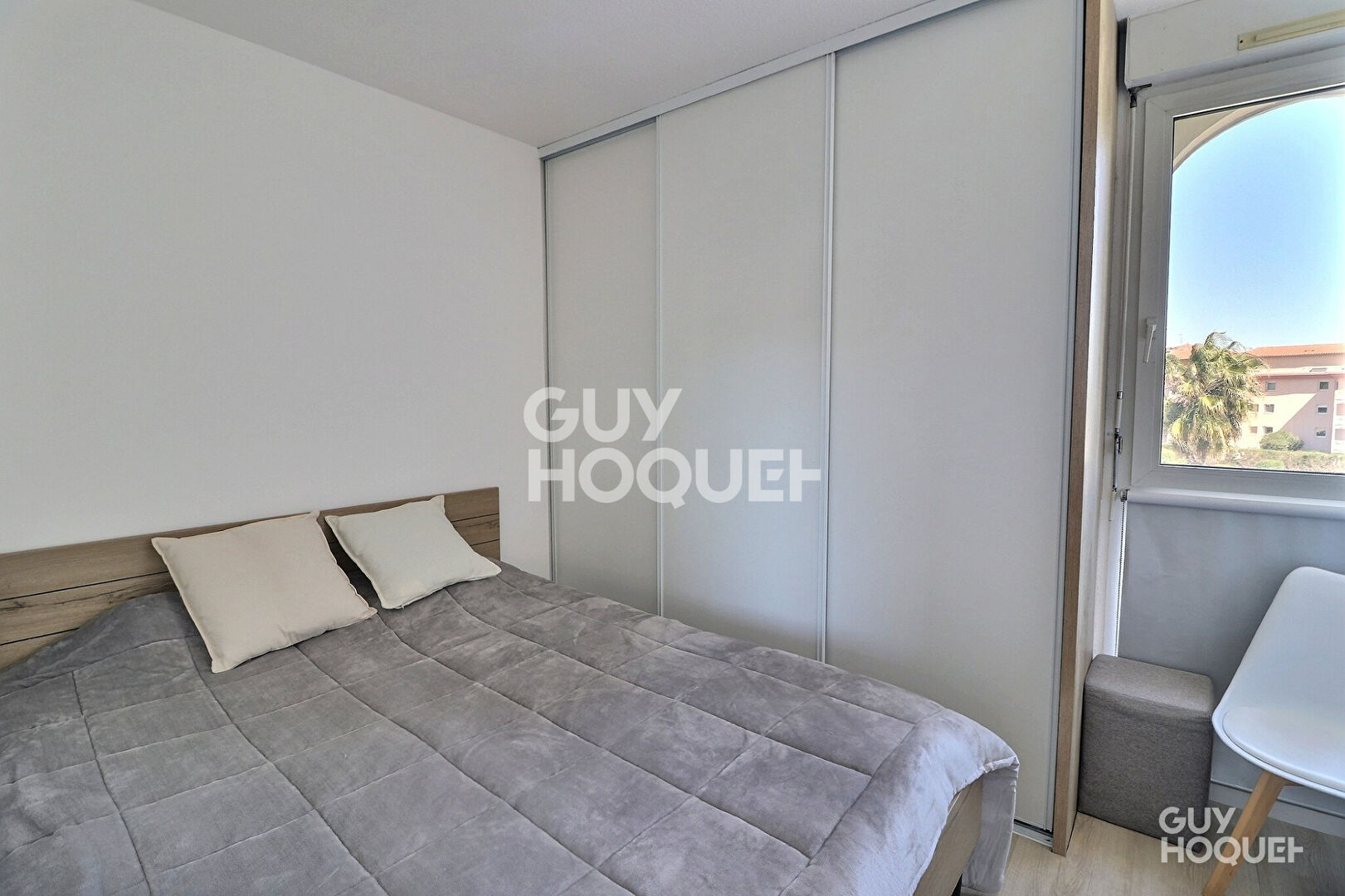 GRAND T2 RÉNOVÉ  TERRASSE VUE PORT