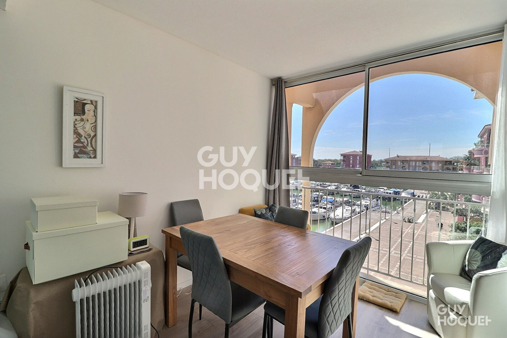 GRAND T2 RÉNOVÉ  TERRASSE VUE PORT