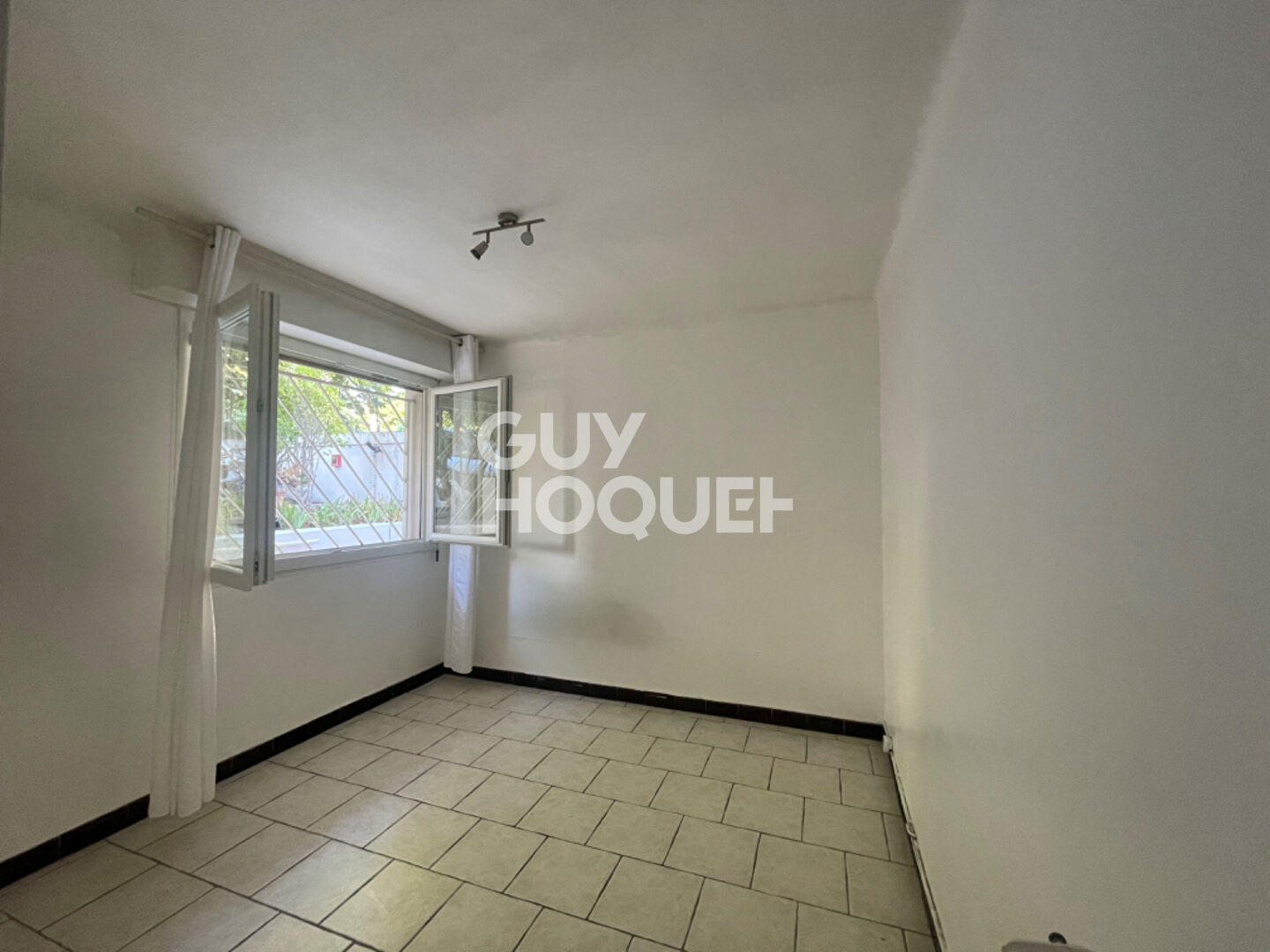Le Cannet 25 m² studio VIDE dans le quartier Sainte Catherine