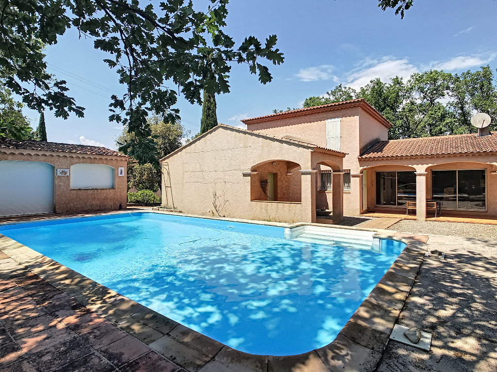 Villa 5 pièces 113m2 + Piscine + Véranda + Double Garages