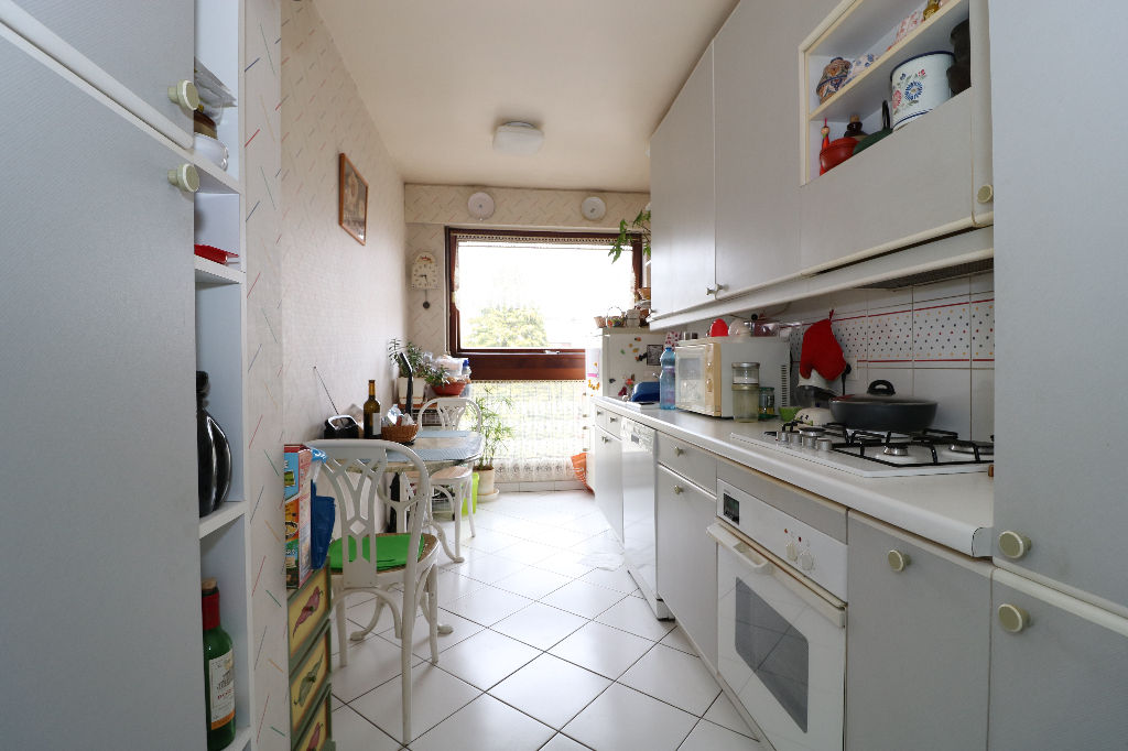 À vendre, appartement d'environ 94,04 m², 4 pièces à CHESNAY (78150).