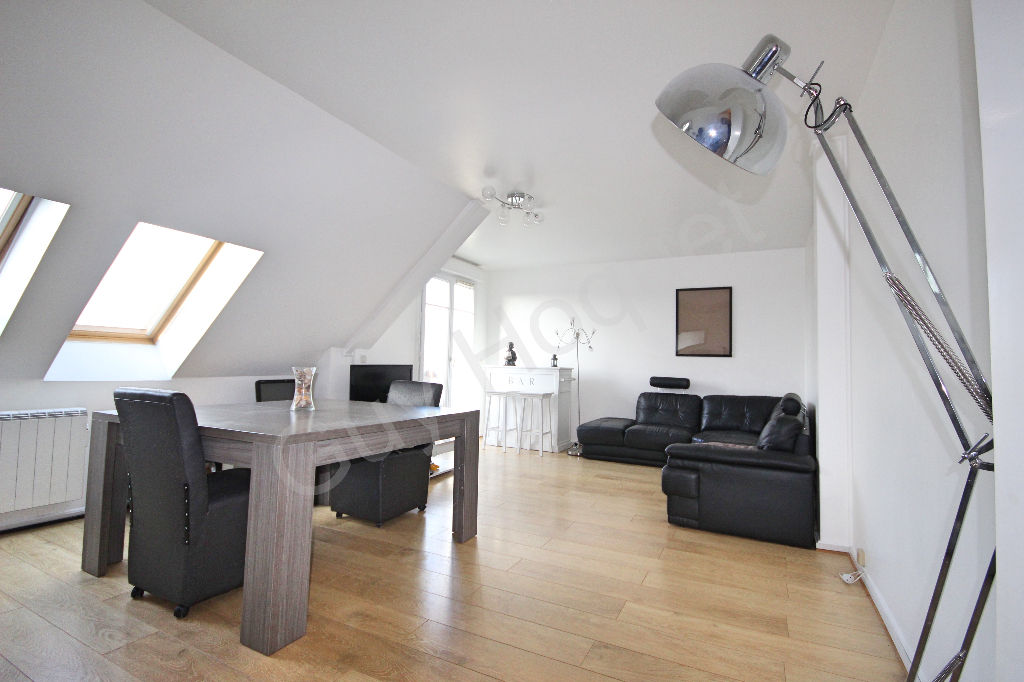 Appartement Le Coudray-Montceaux 67,85 m2 ( 82 m2 au sol )