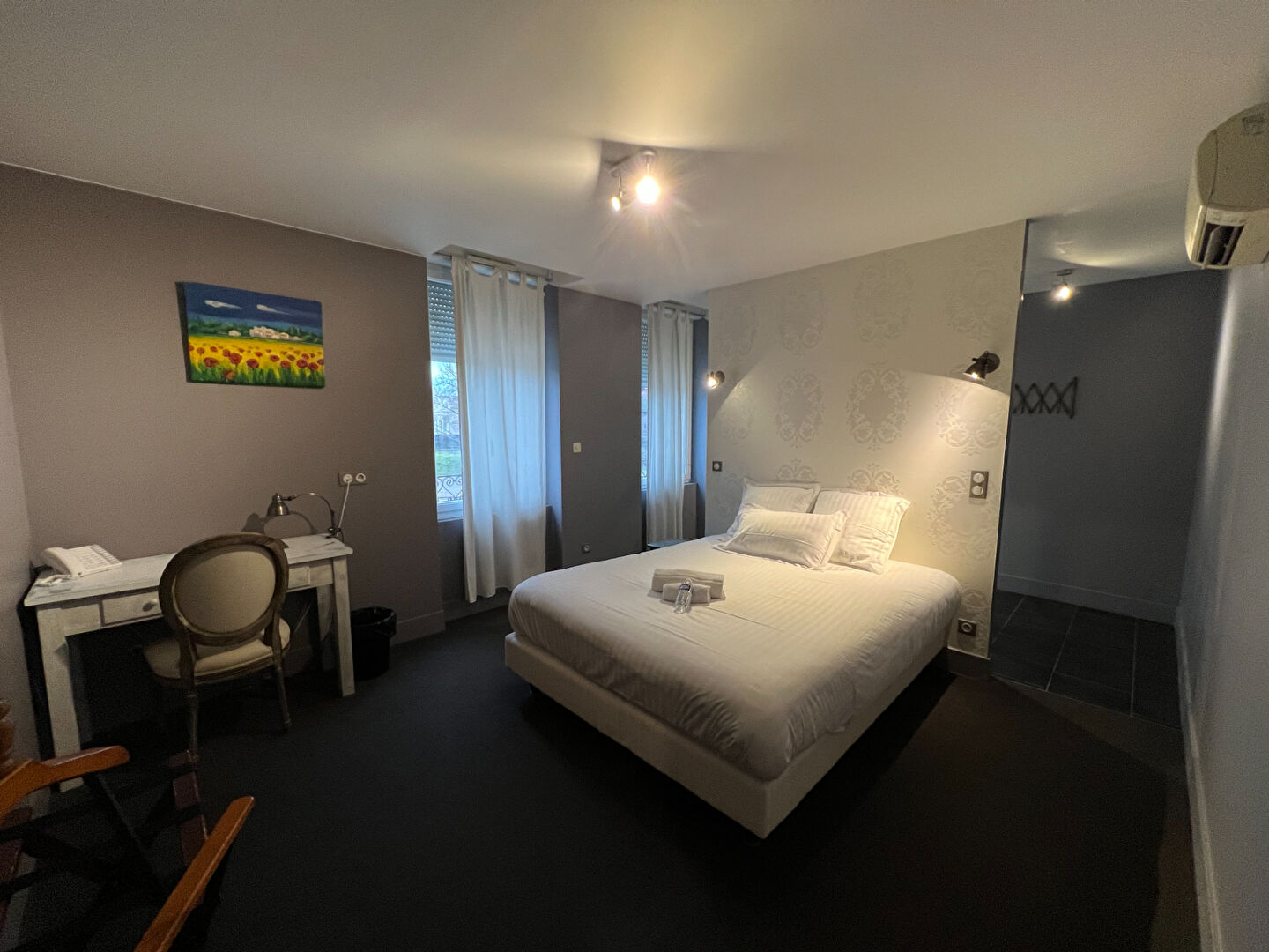 HOTEL A 1 h20 de PARIS GARE DE LYON  !!