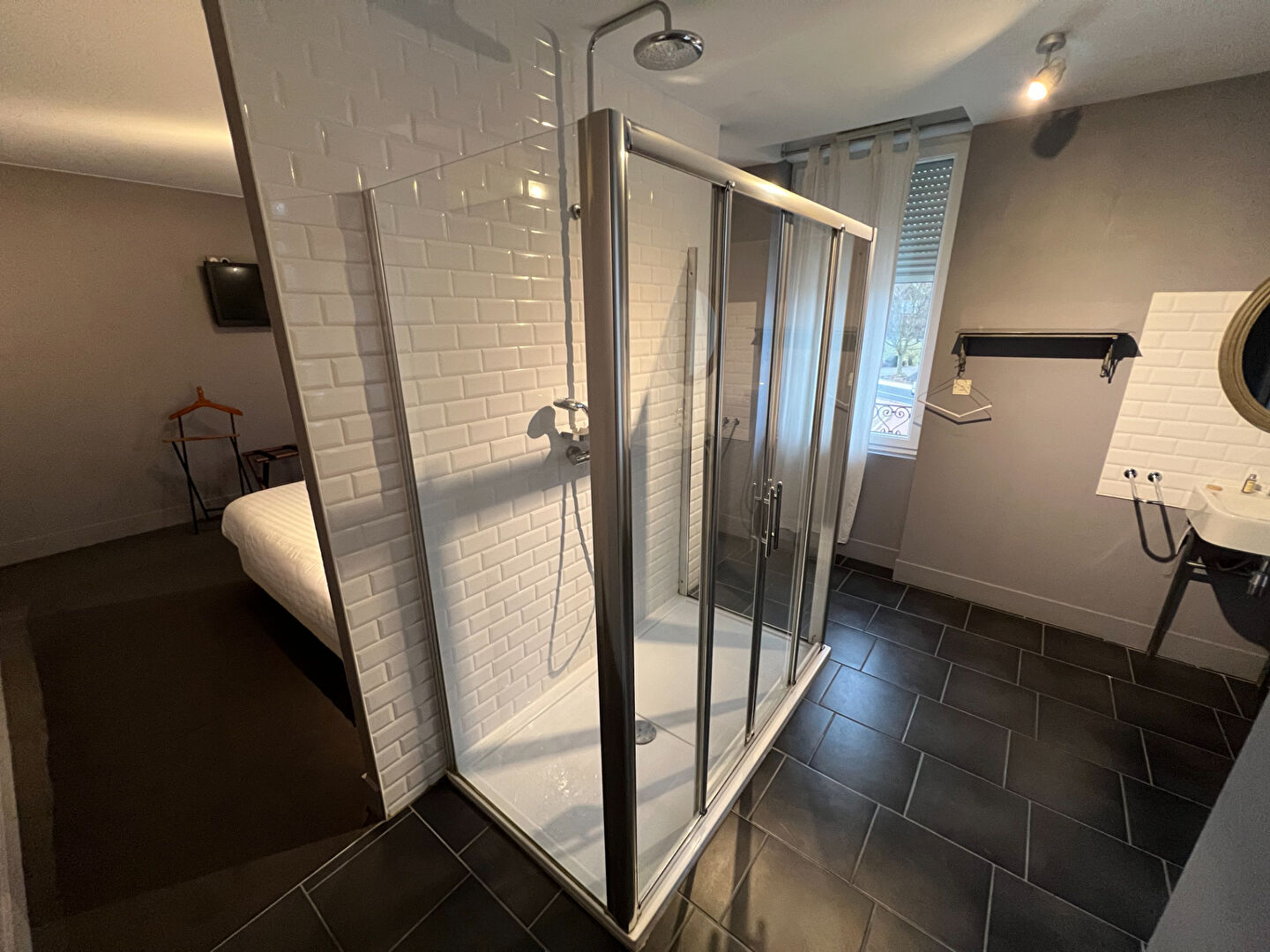 HOTEL A 1 h20 de PARIS GARE DE LYON  !!