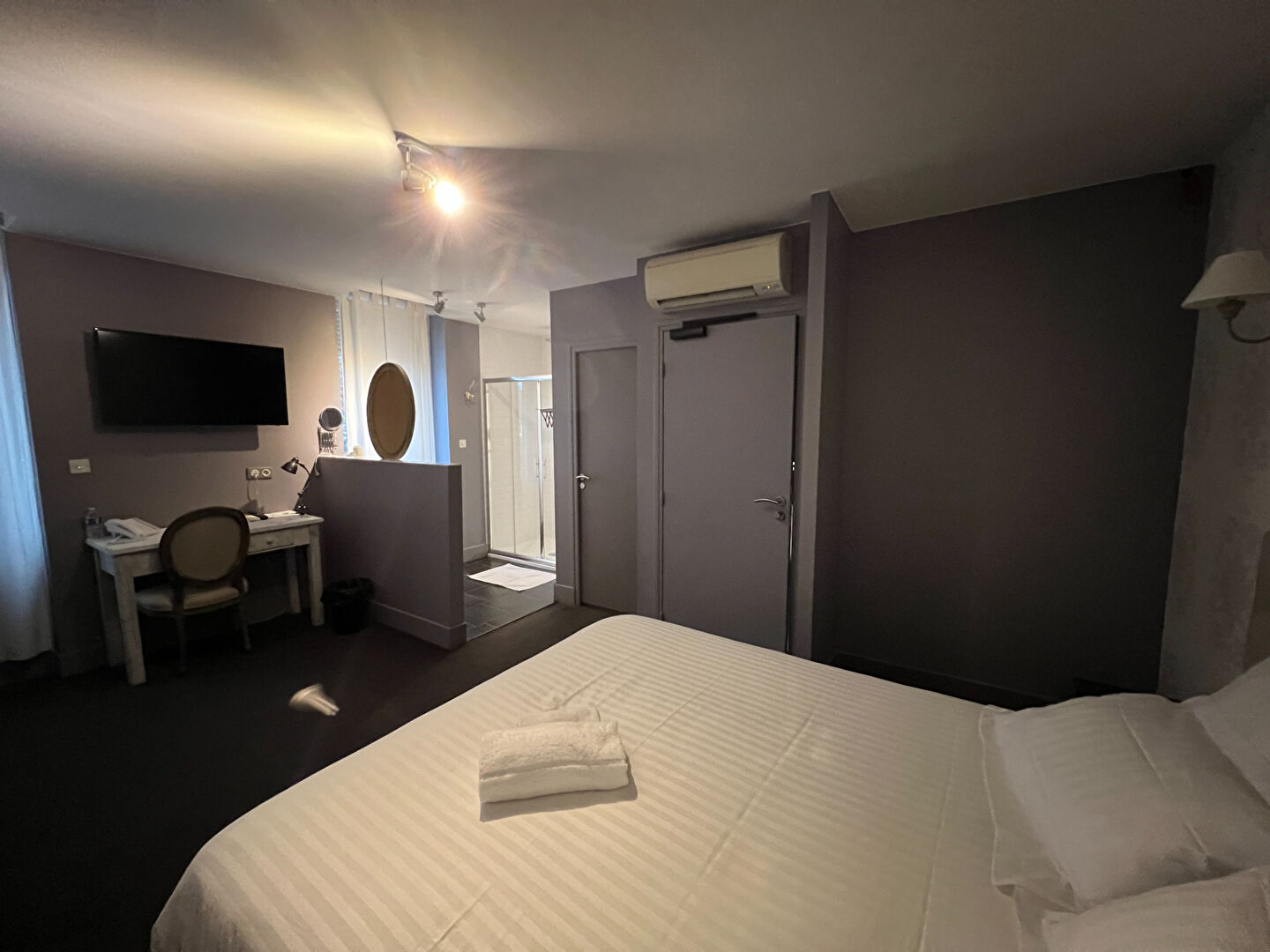 HOTEL A 1 h20 de PARIS GARE DE LYON  !!