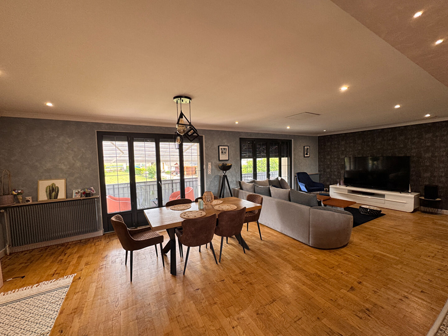 Maison 6 pièces à vendre à Blanzy avec piscine et sous-sol