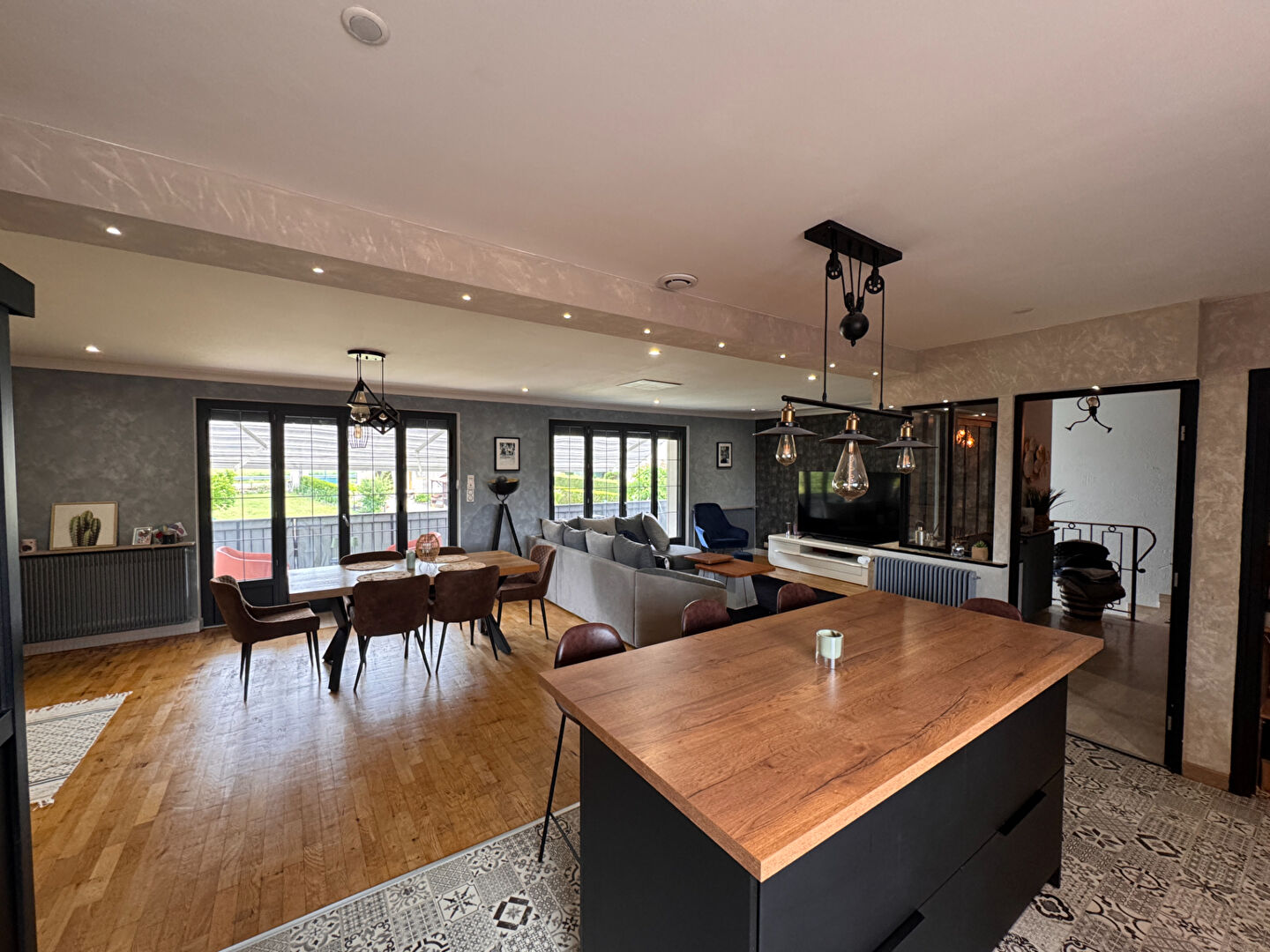 Maison 6 pièces à vendre à Blanzy avec piscine et sous-sol