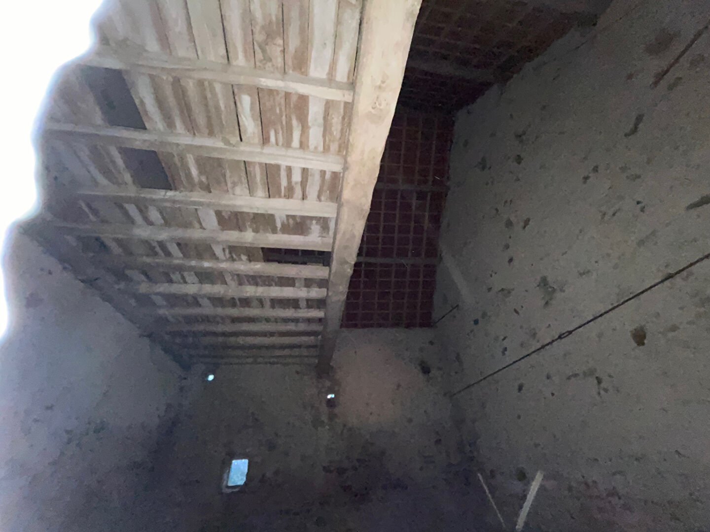 ENSEMBLE DE DEUX BATIMENTS DE FERME