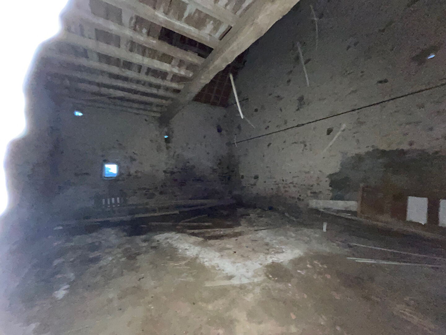 ENSEMBLE DE DEUX BATIMENTS DE FERME