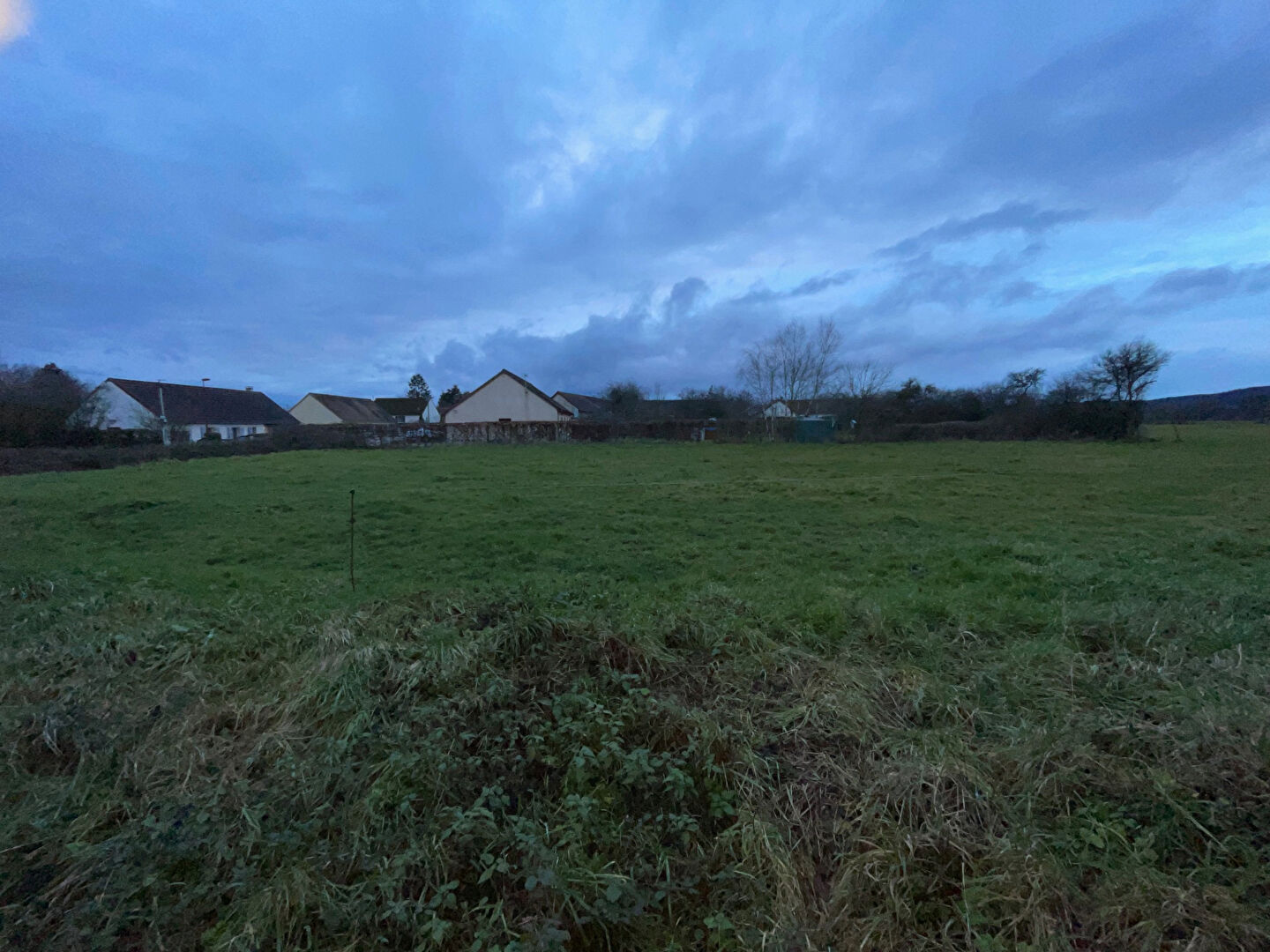 ENSEMBLE DE DEUX BATIMENTS DE FERME