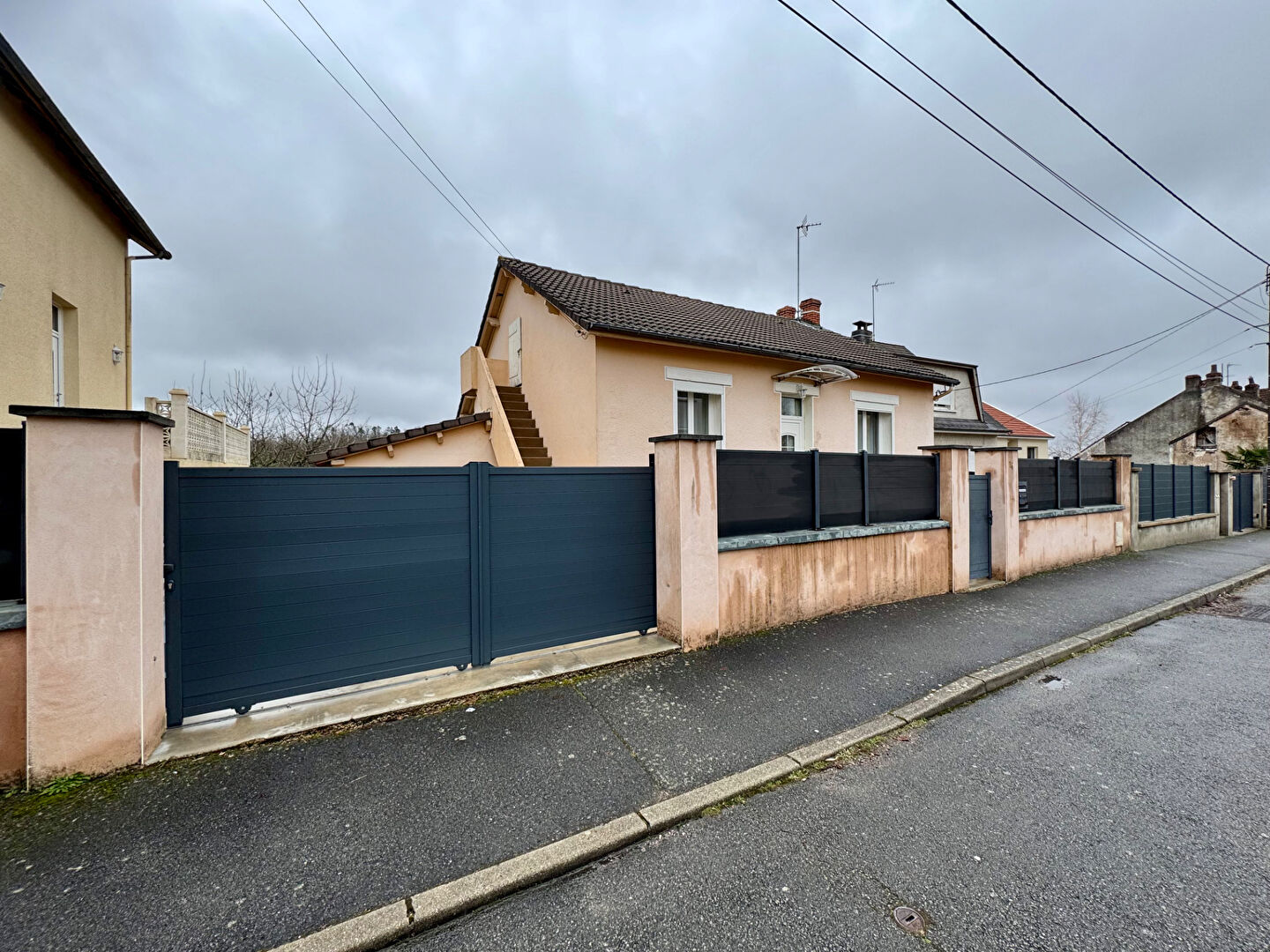 Maison à vendre au Creusot - 2 chambres avec jardin
