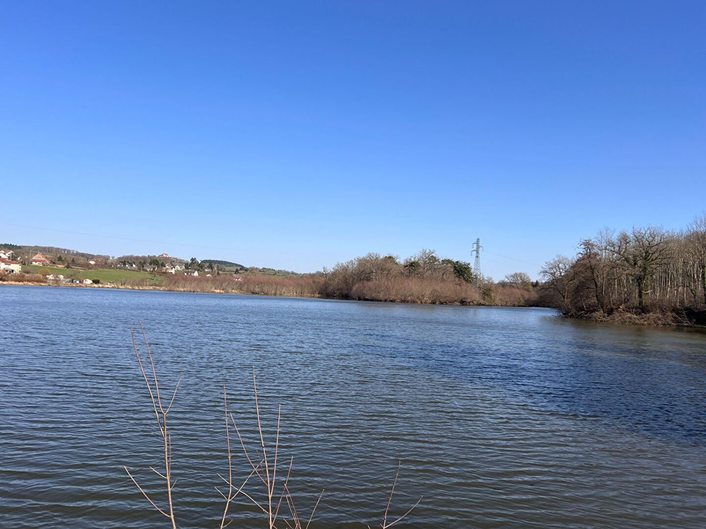 À vendre : Magnifique étang à Grury, un havre de paix