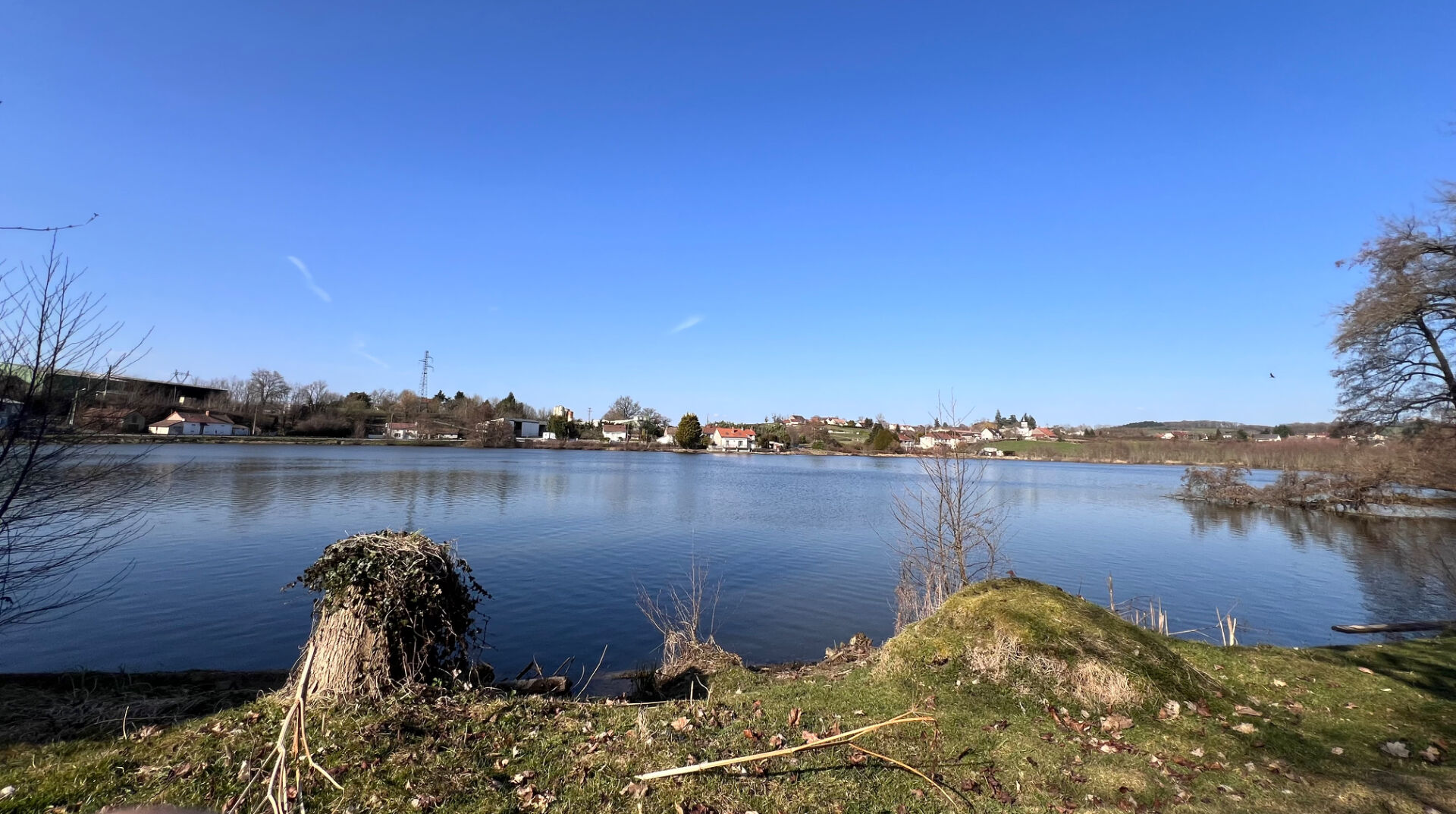 À vendre : Magnifique étang à Grury, un havre de paix