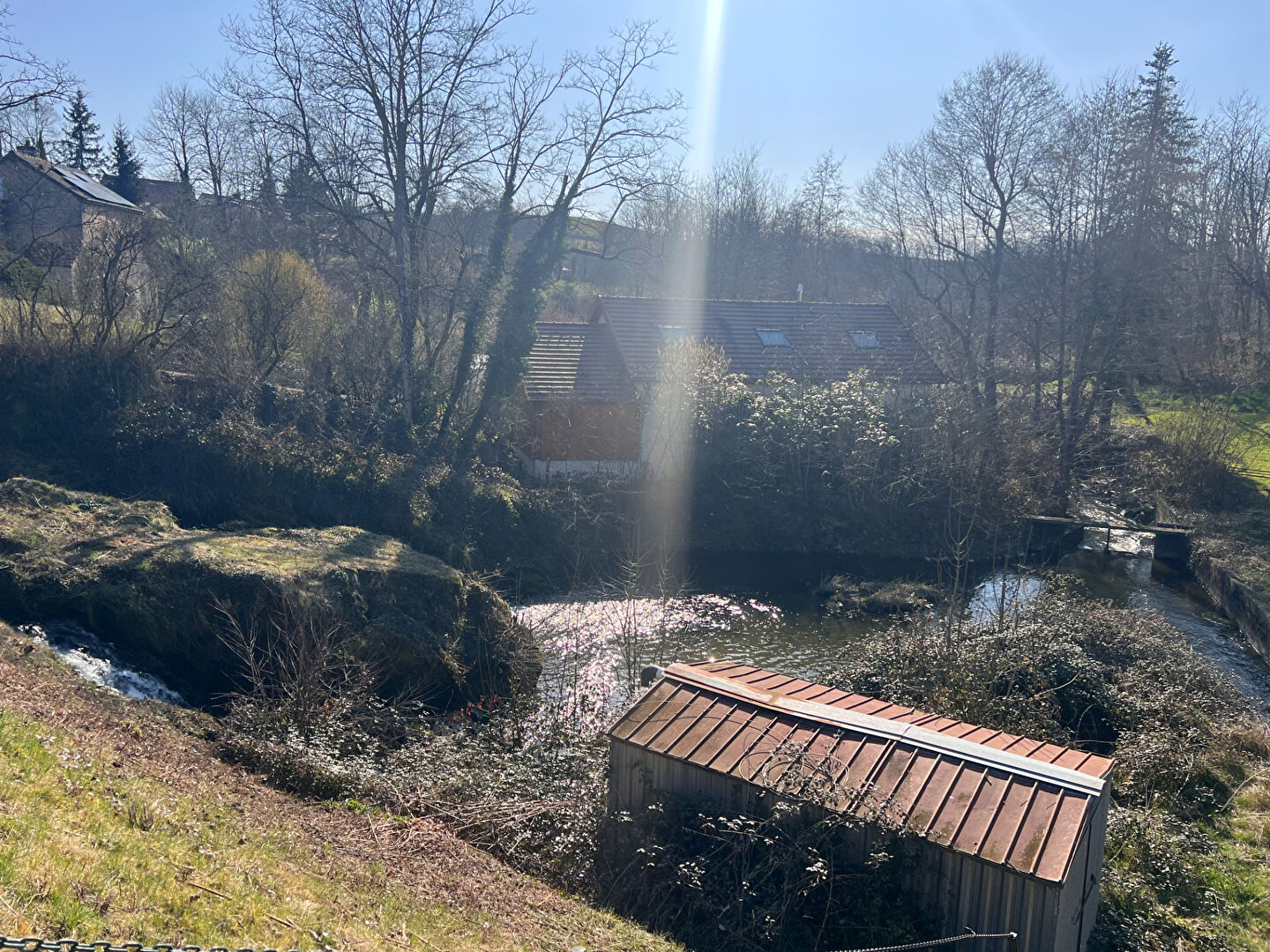 À vendre : Magnifique étang à Grury, un havre de paix