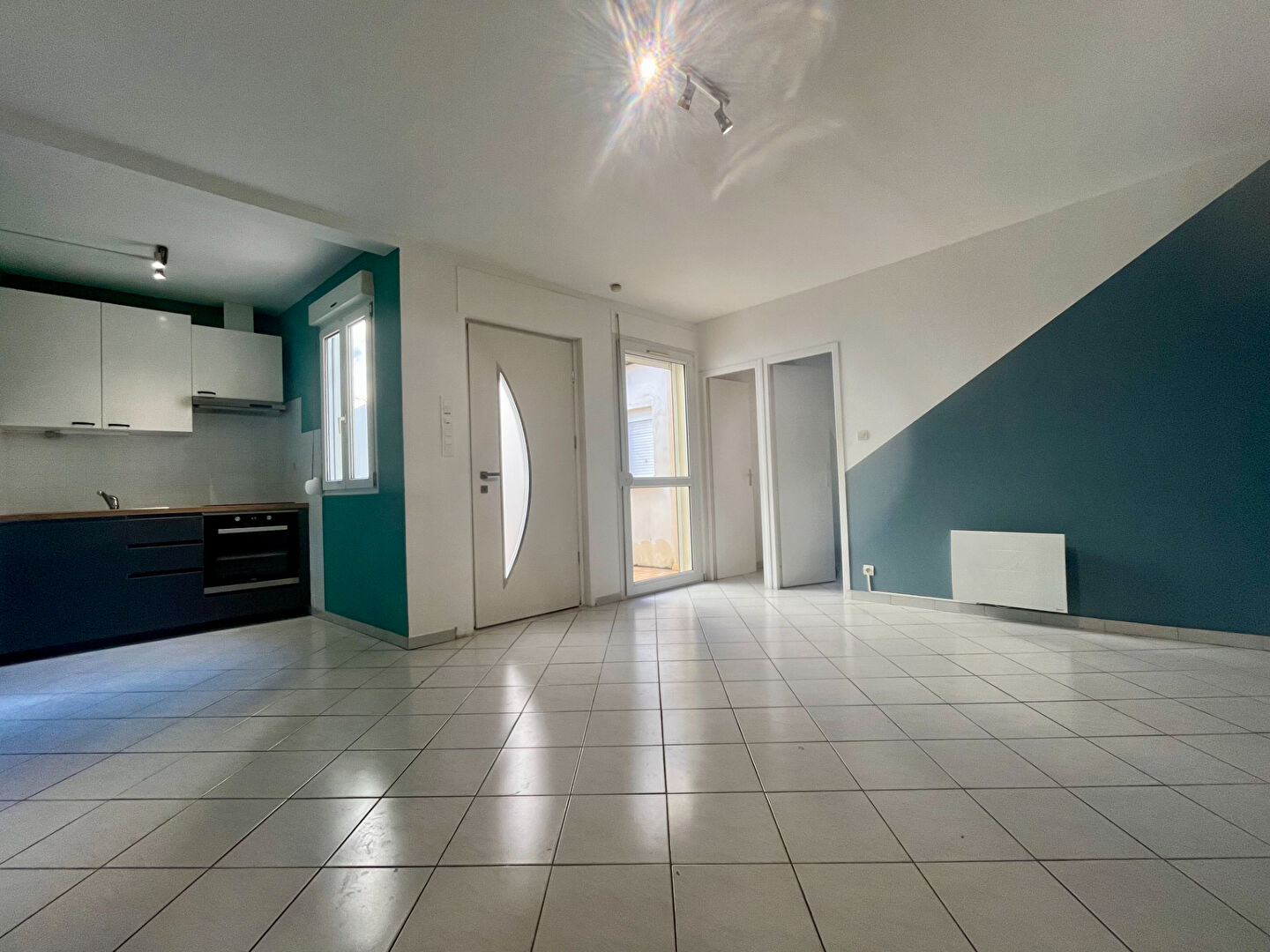 DIJON, Proche hyper-centre T2 en RDC de 33 m² avec Cour