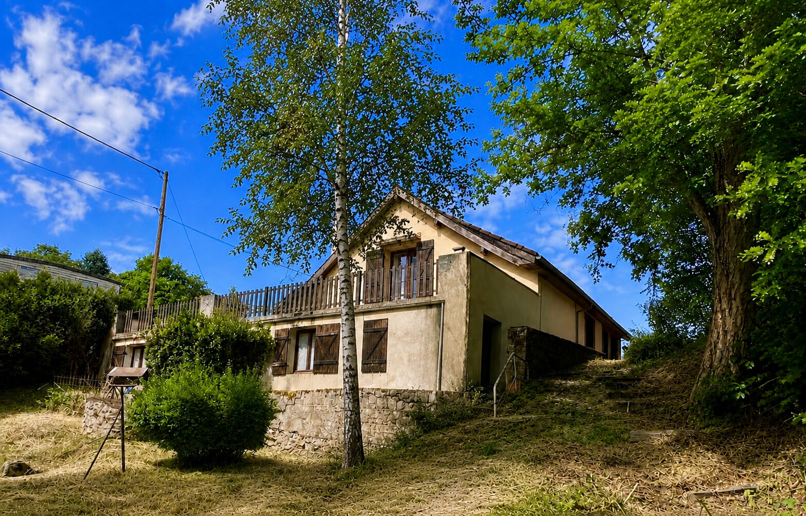 Charmante maison à rafraîchir à Issy-l'Évêque - Idéale primo-accédant